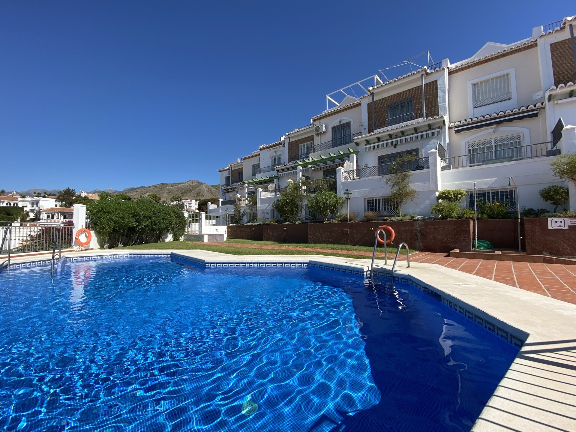 Zonnig vakantiehuis met panoramisch zeezicht in Nerja - foto 12