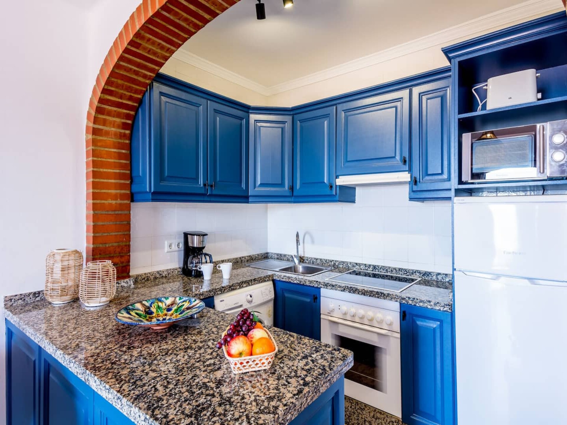 Licht appartement in Nerja met zeezicht en zwembad - foto 4