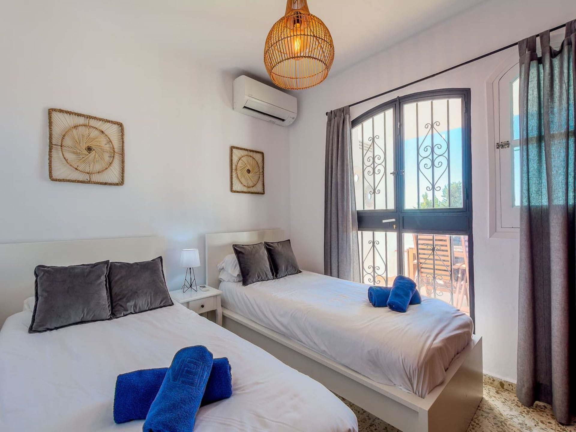 Licht appartement in Nerja met zeezicht en zwembad - foto 24