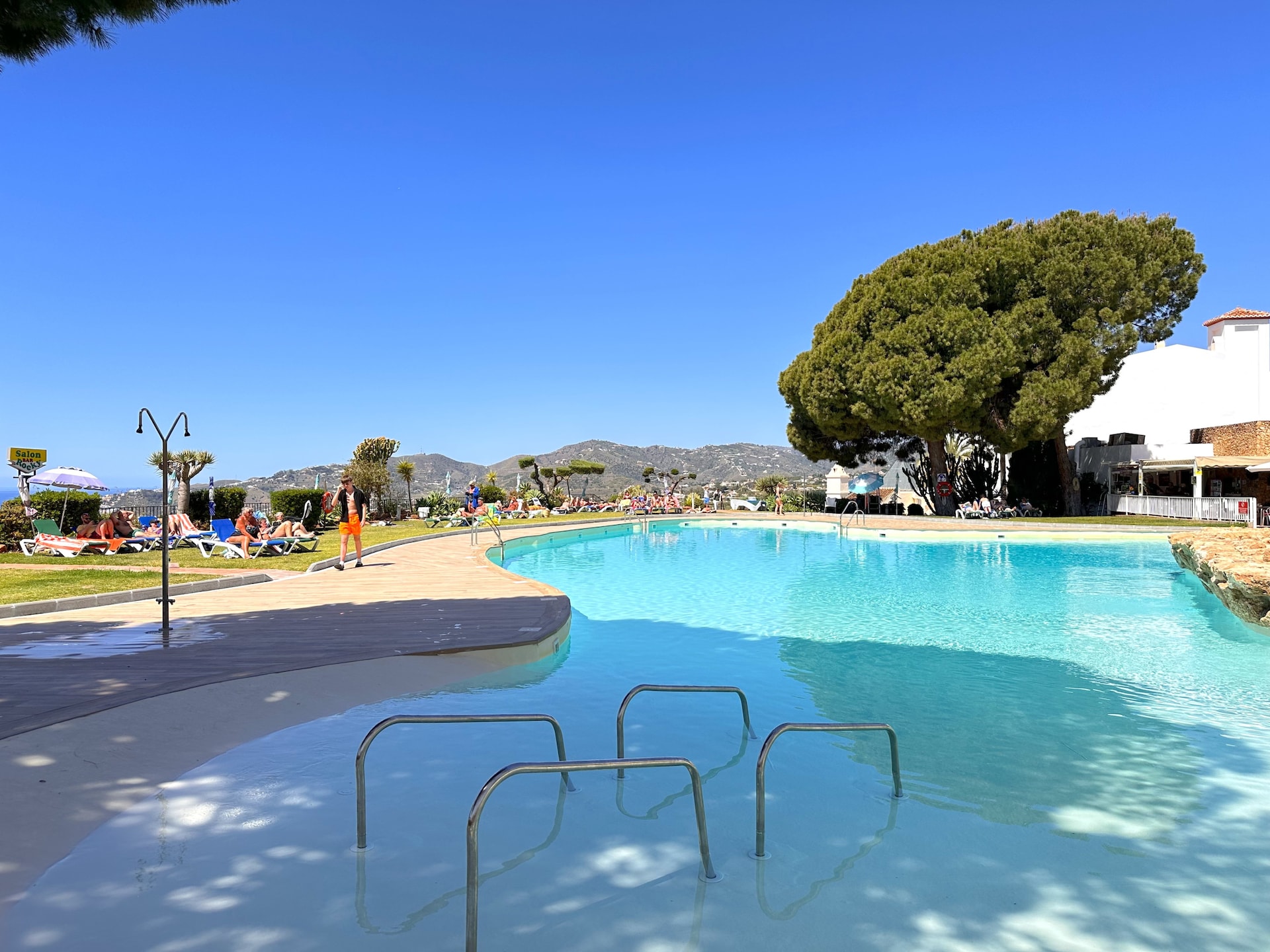 Licht appartement in Nerja met zeezicht en zwembad - foto 9