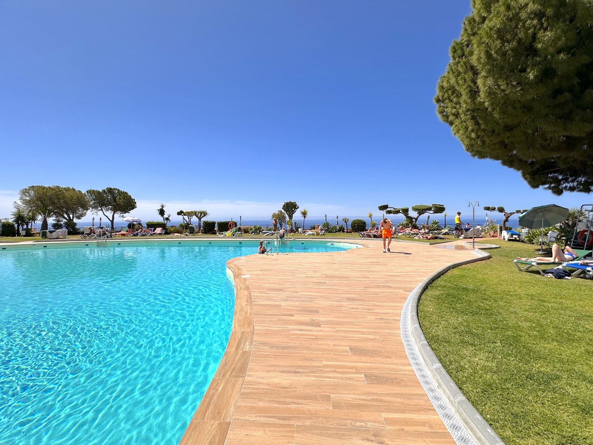 Licht appartement in Nerja met zeezicht en zwembad - foto 12