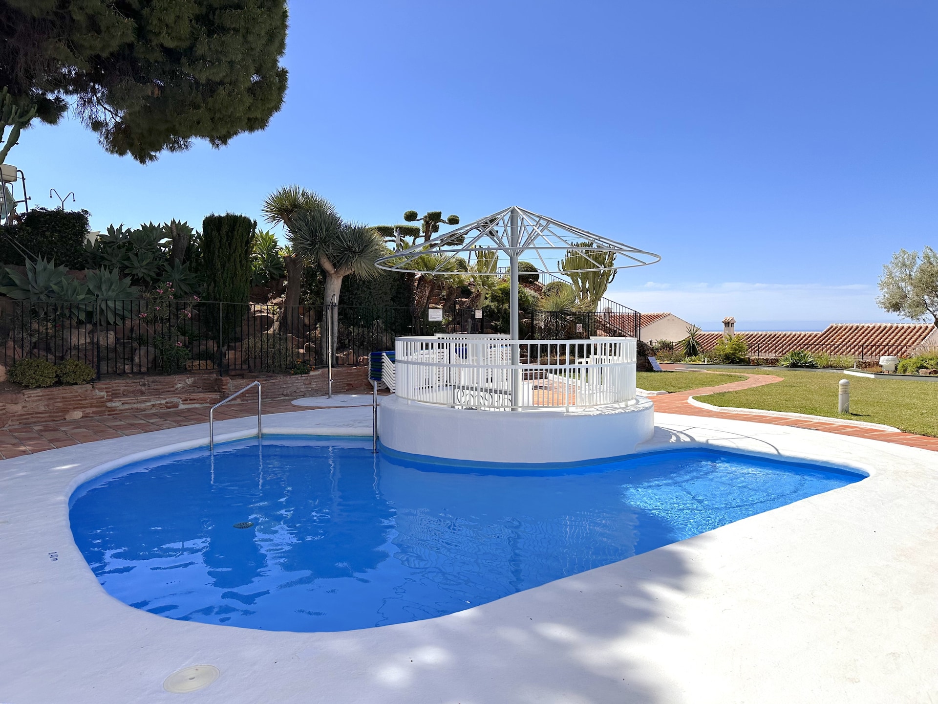 Licht appartement in Nerja met zeezicht en zwembad - foto 17