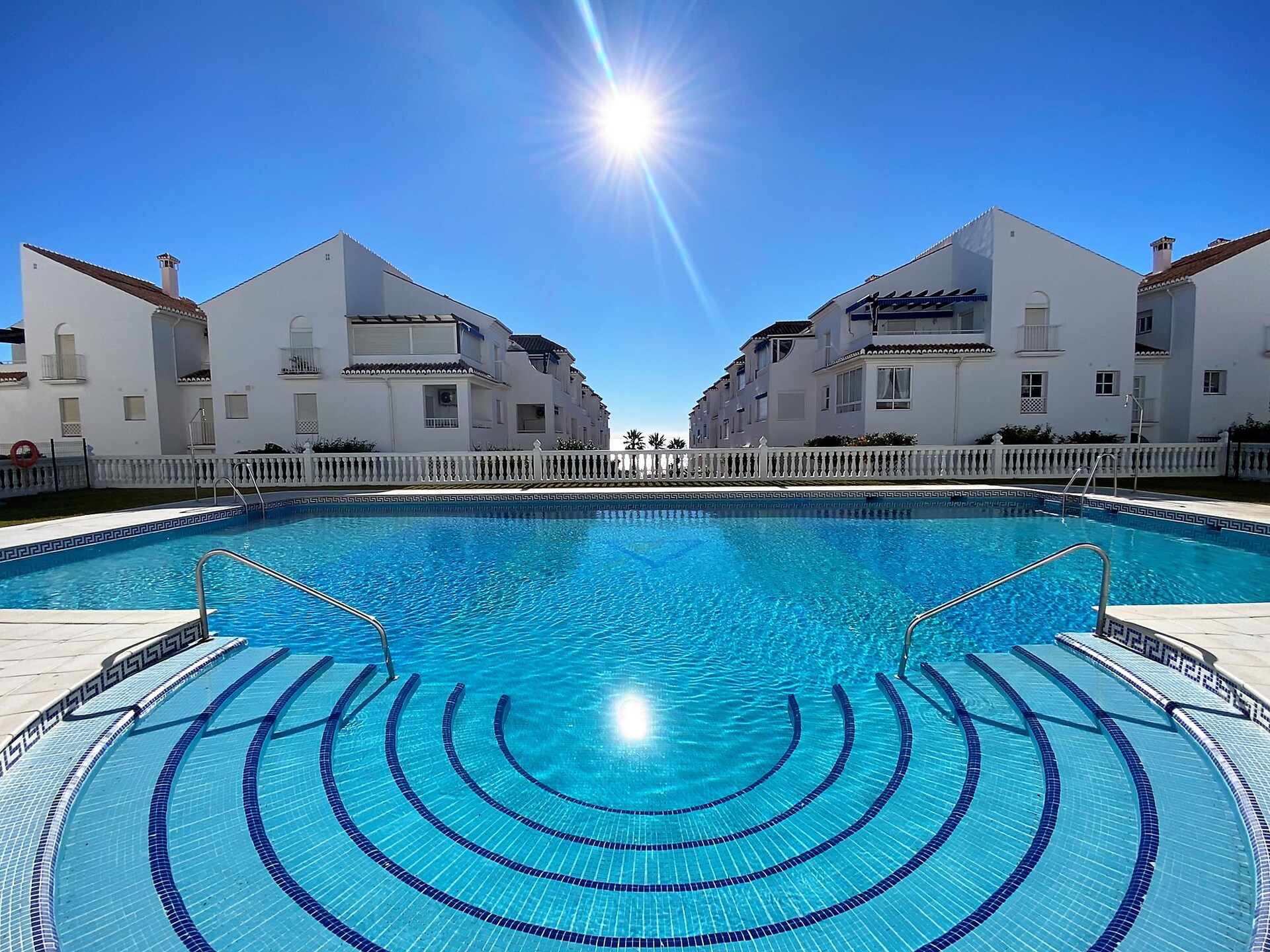 Modern appartement op 200m van Playa Torrecilla met zeezicht en zwembad - foto 10