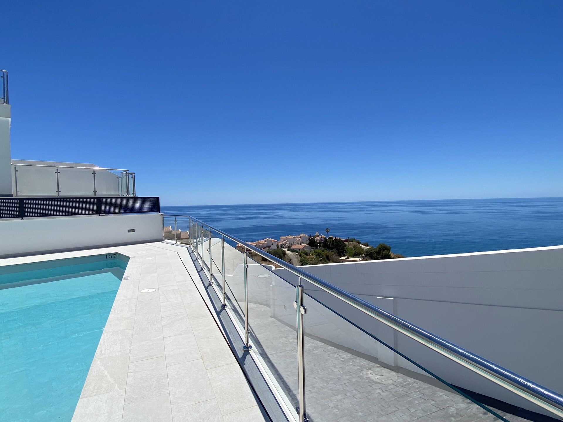 Luxe appartement met panoramisch zeezicht aan de golfbaan in Nerja - foto 10