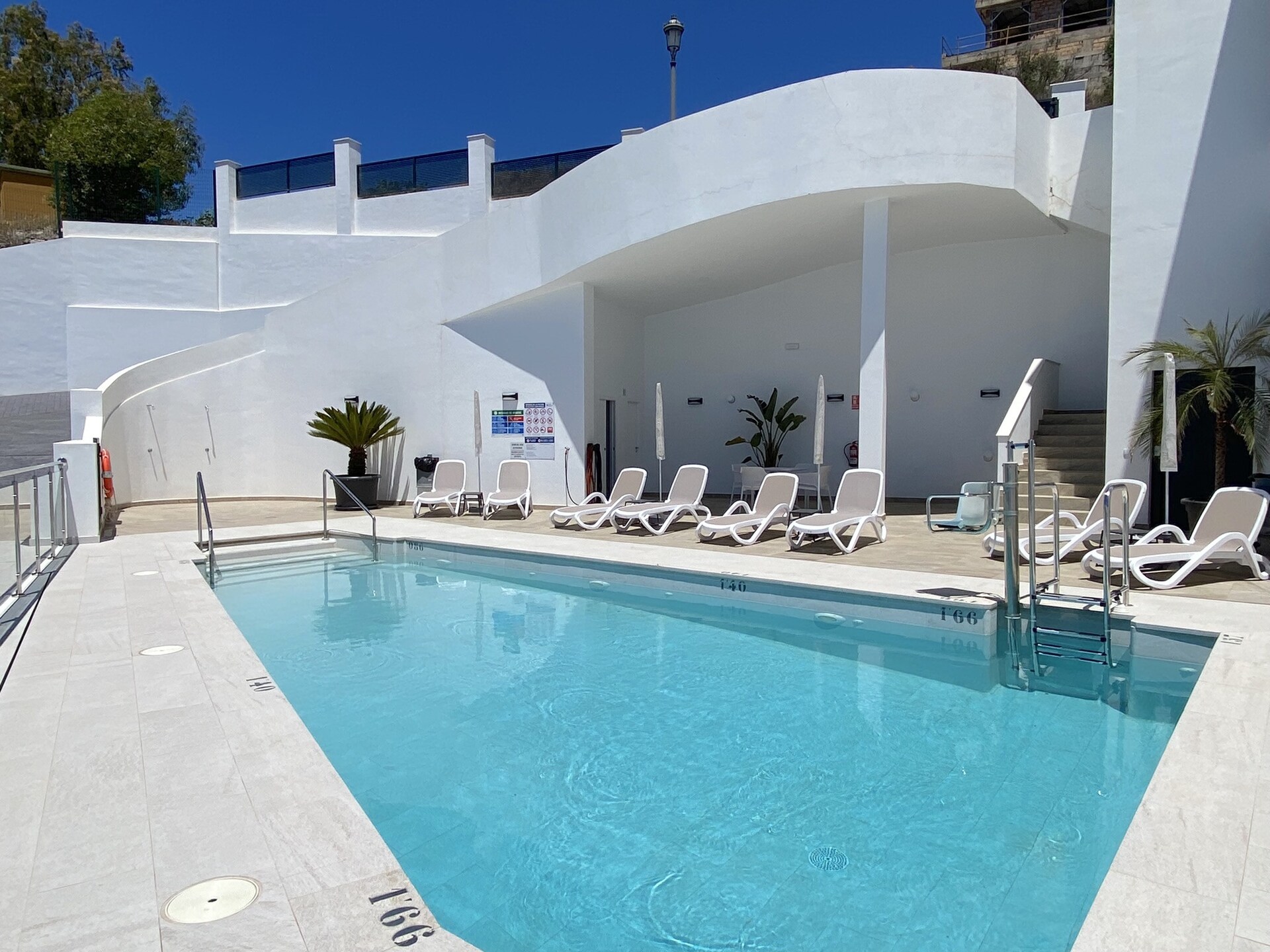 Luxe appartement met panoramisch zeezicht aan de golfbaan in Nerja - foto 9