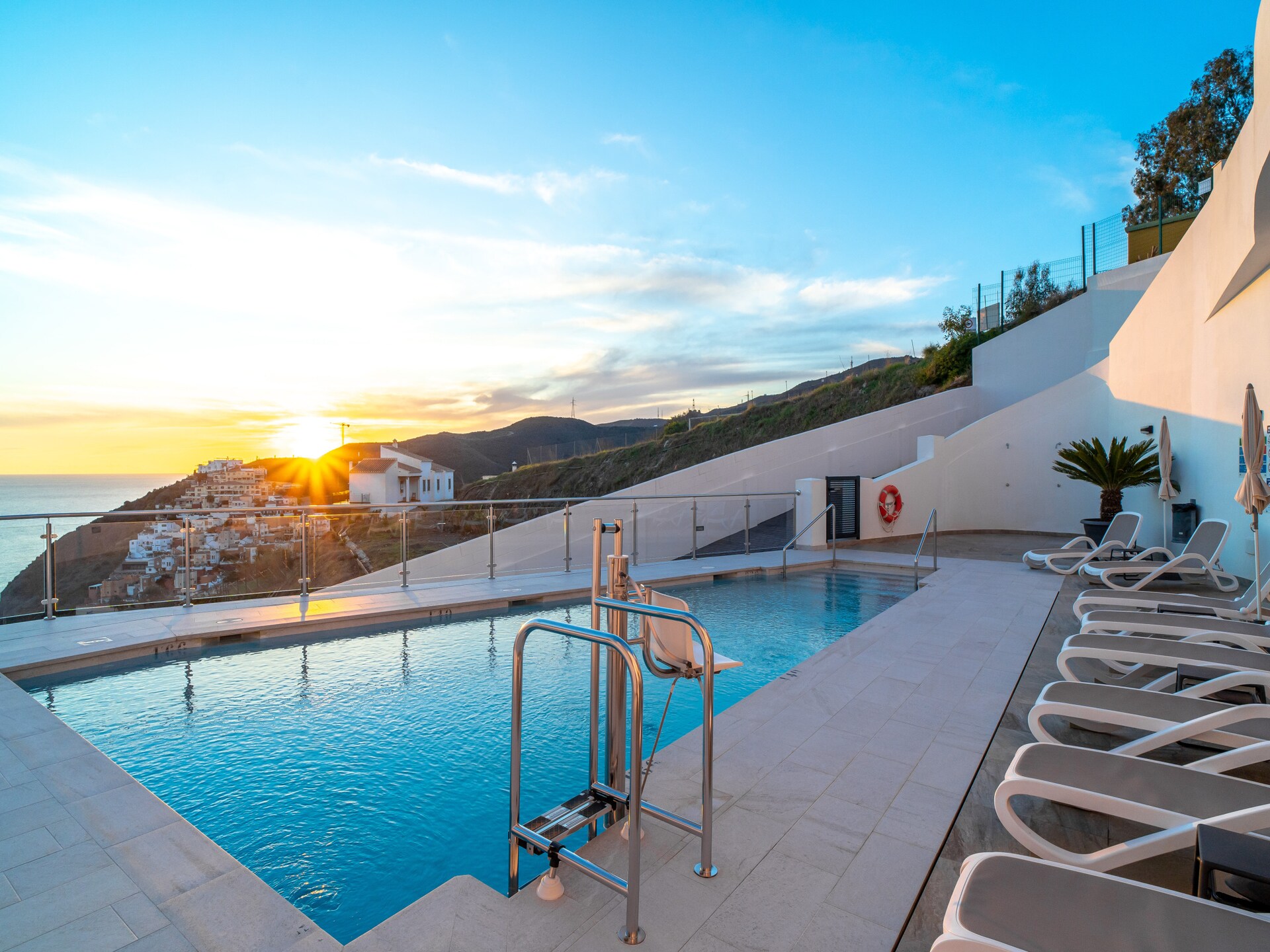 Ruime duplex met panoramisch zeezicht en zwembad nabij Nerja - foto 13