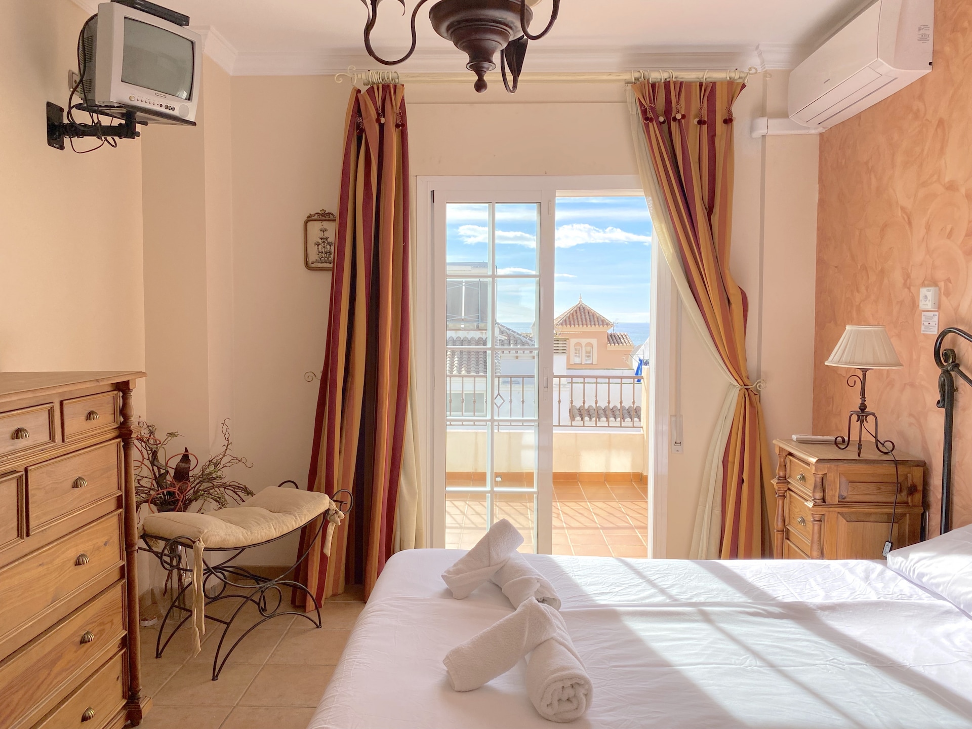 Ruime villa met privézwembad en zeezicht op 2 km van strand in Nerja - foto 23