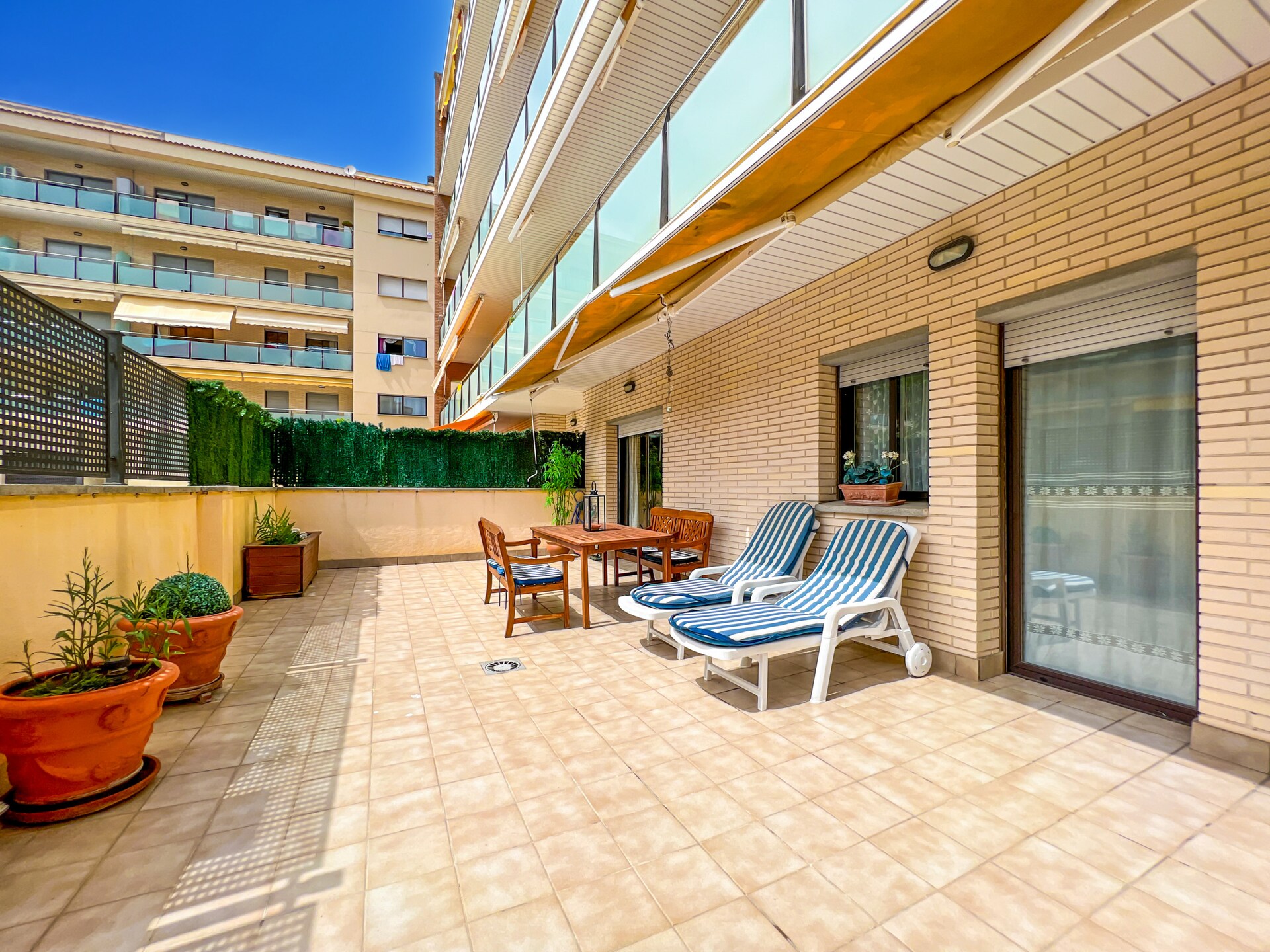 Licht appartement met terras, zwembad en op 500m van strand in Fenals - foto 37