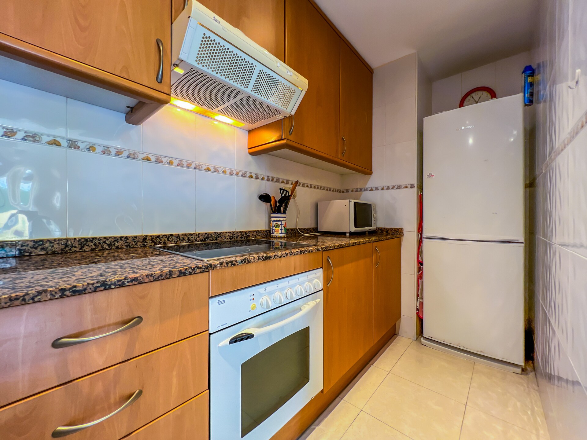 Licht appartement met terras, zwembad en op 500m van strand in Fenals - foto 3