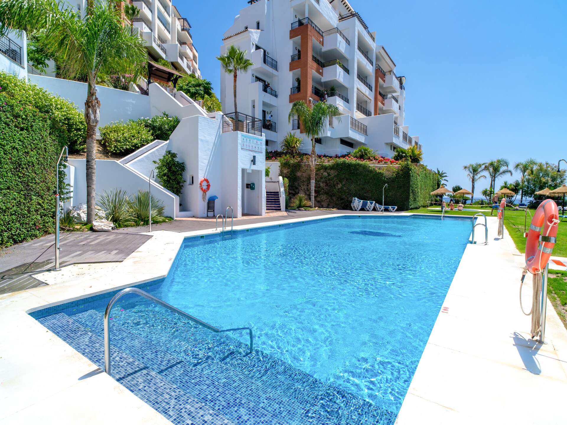 Penthouse met jacuzzi en zeezicht op 500 meter van het strand in Torrox Costa - foto 4