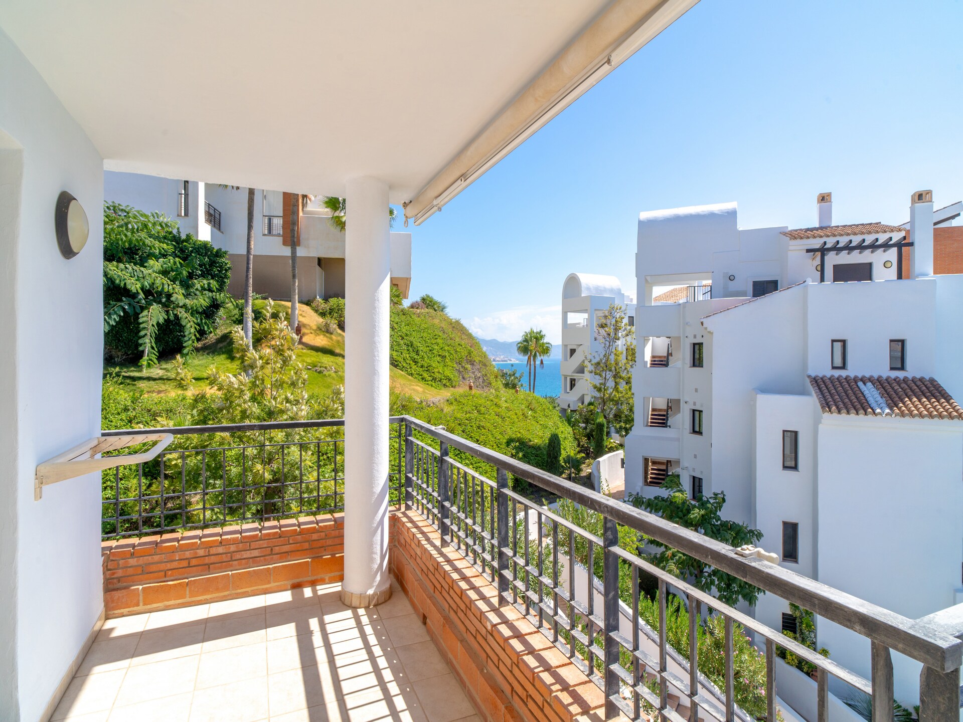 Penthouse met jacuzzi en zeezicht op 500 meter van het strand in Torrox Costa - foto 31