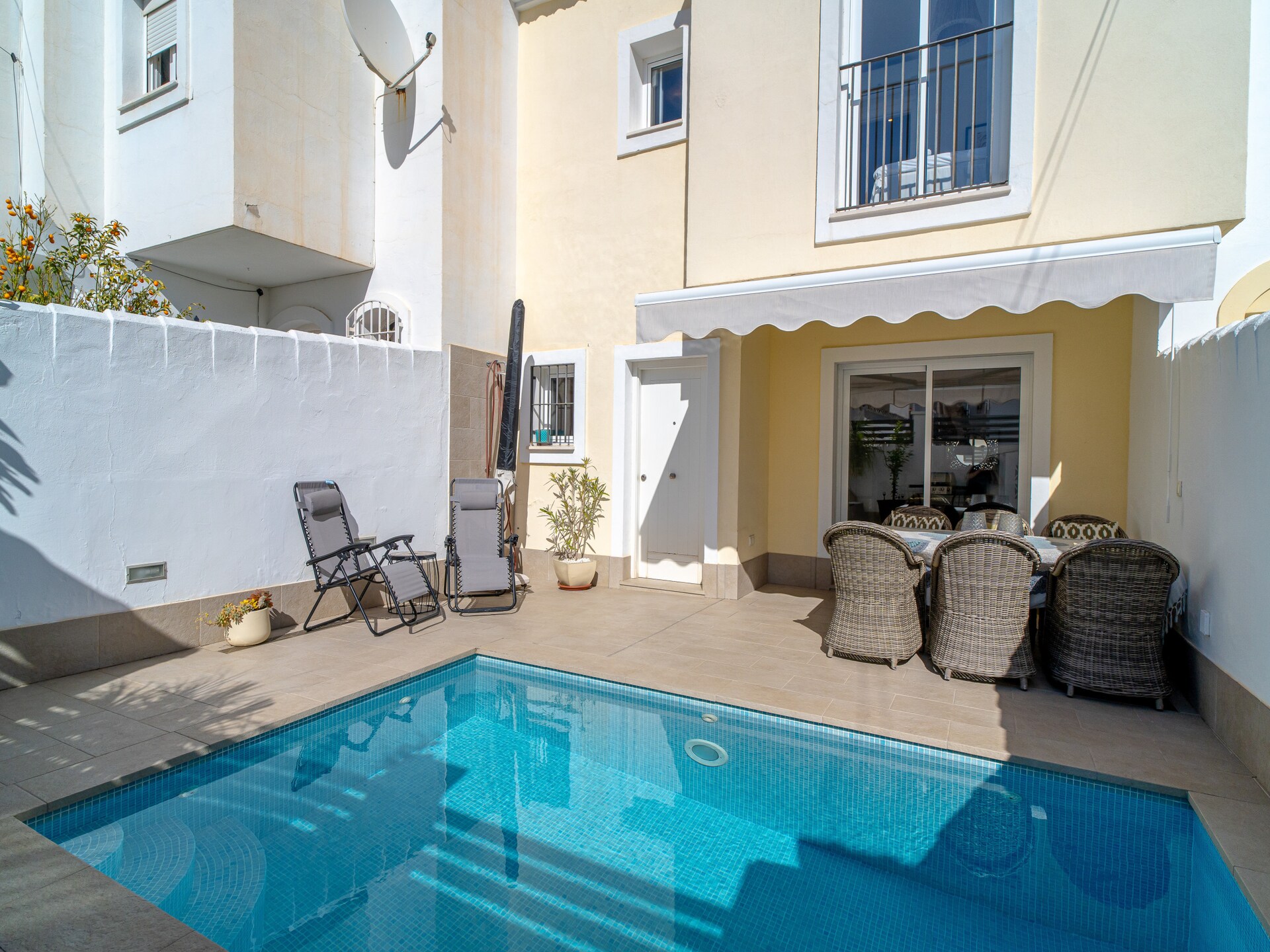 Zonovergoten villa in Nerja met privéterras en gemeenschappelijk zwembad - foto 11