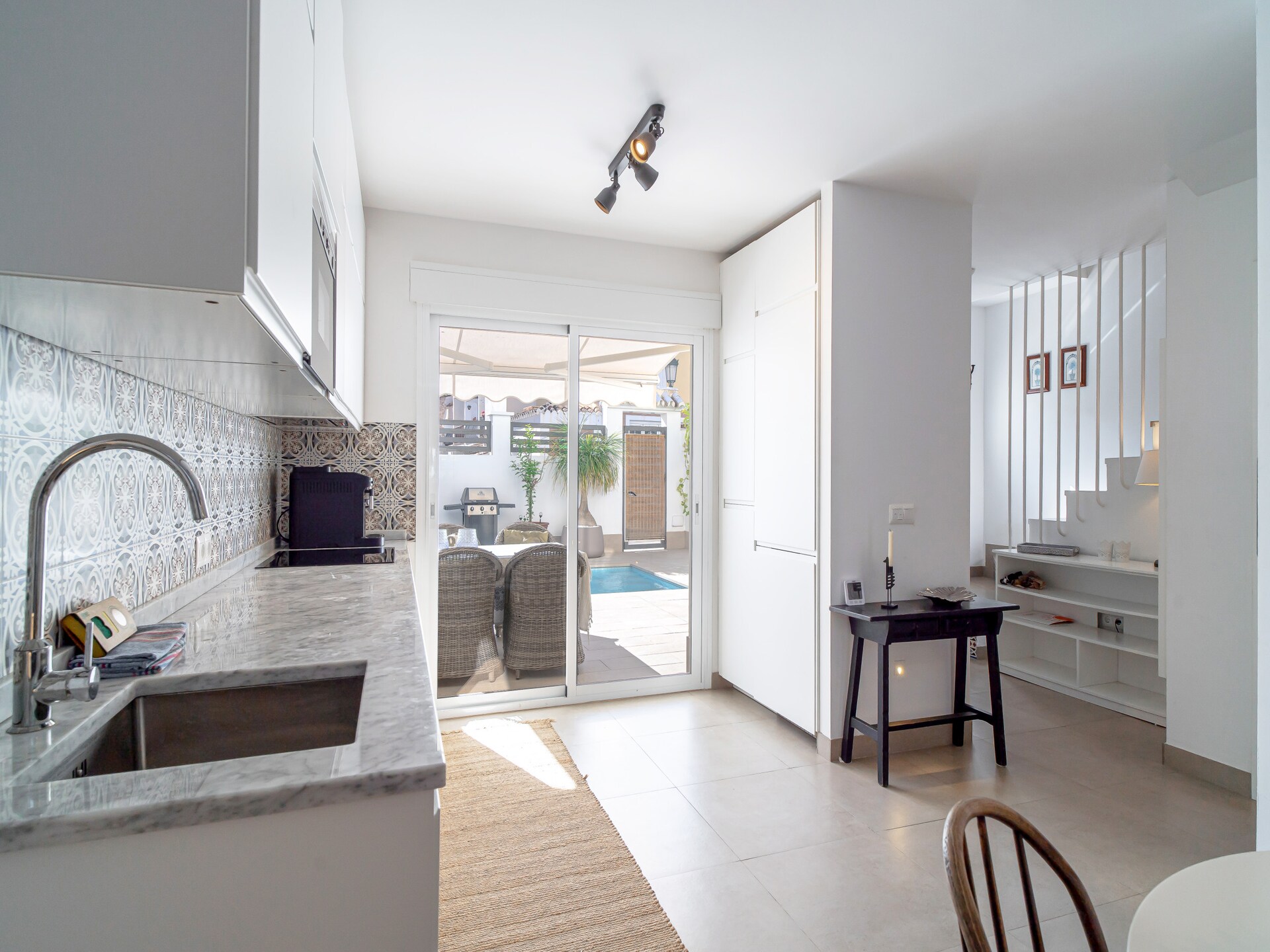 Zonovergoten villa in Nerja met privéterras en gemeenschappelijk zwembad - foto 18
