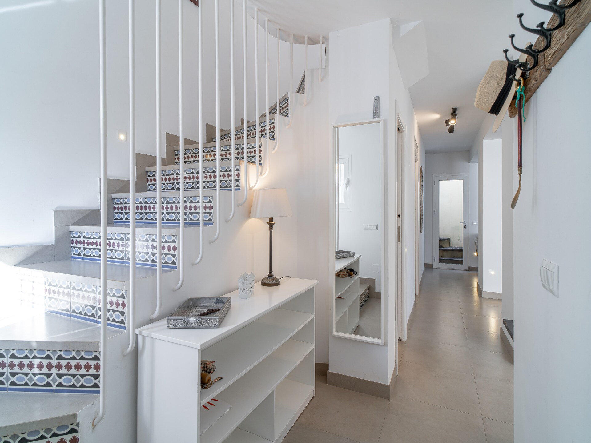 Zonovergoten villa in Nerja met privéterras en gemeenschappelijk zwembad - foto 19