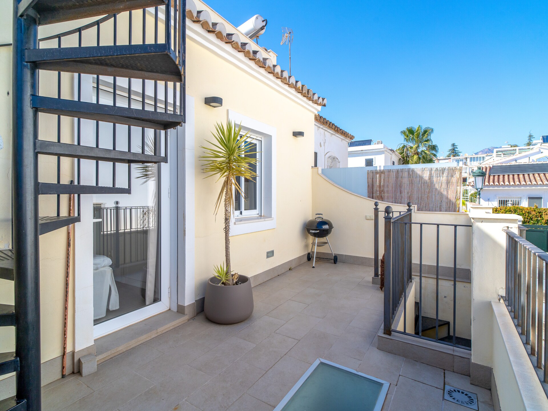 Zonovergoten villa in Nerja met privéterras en gemeenschappelijk zwembad - foto 37