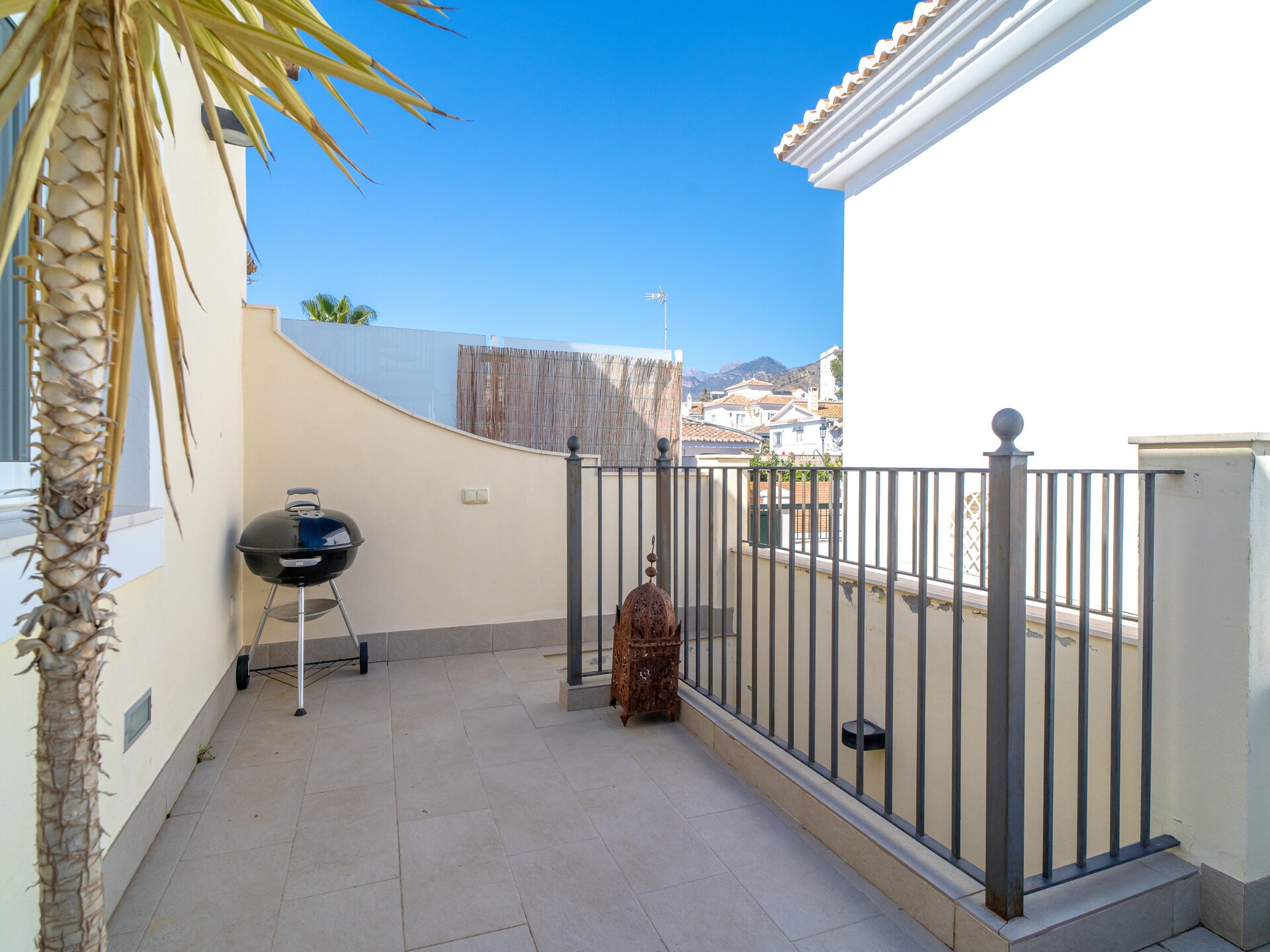Zonovergoten villa in Nerja met privéterras en gemeenschappelijk zwembad - foto 38
