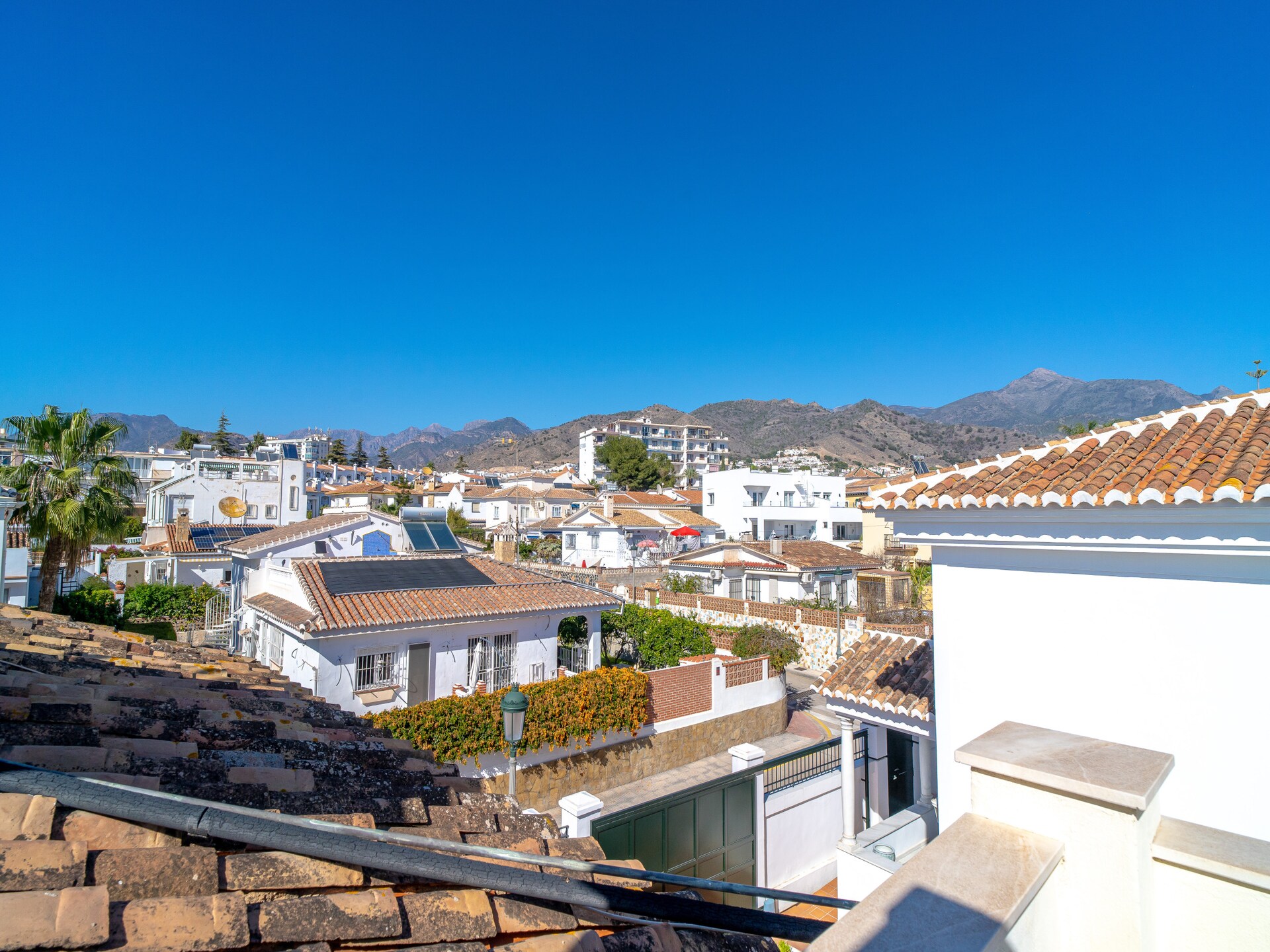 Zonovergoten villa in Nerja met privéterras en gemeenschappelijk zwembad - foto 41