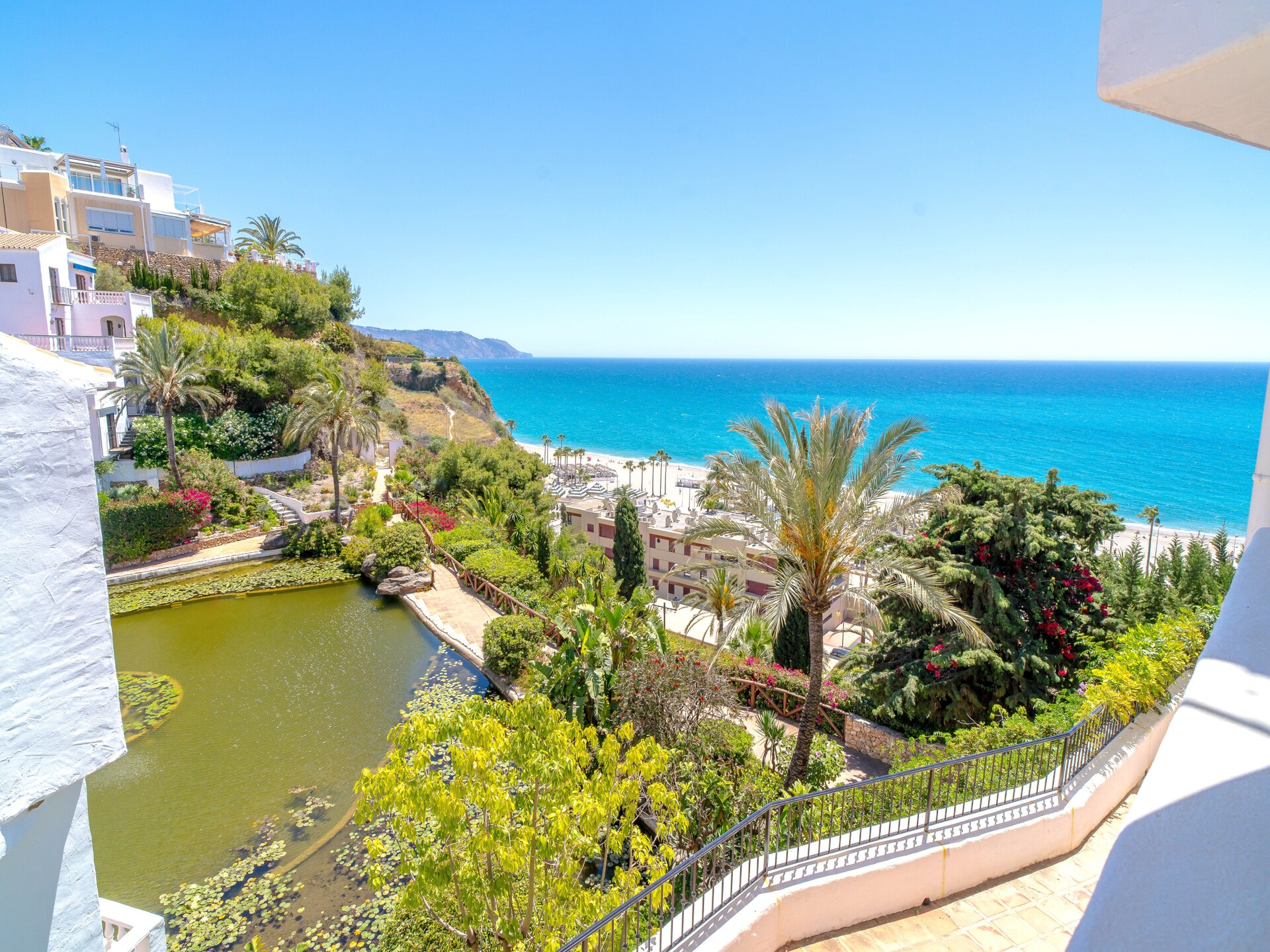 Knus appartement aan zee in Nerja met gedeeld zwembad op 200 meter van het strand - foto 29