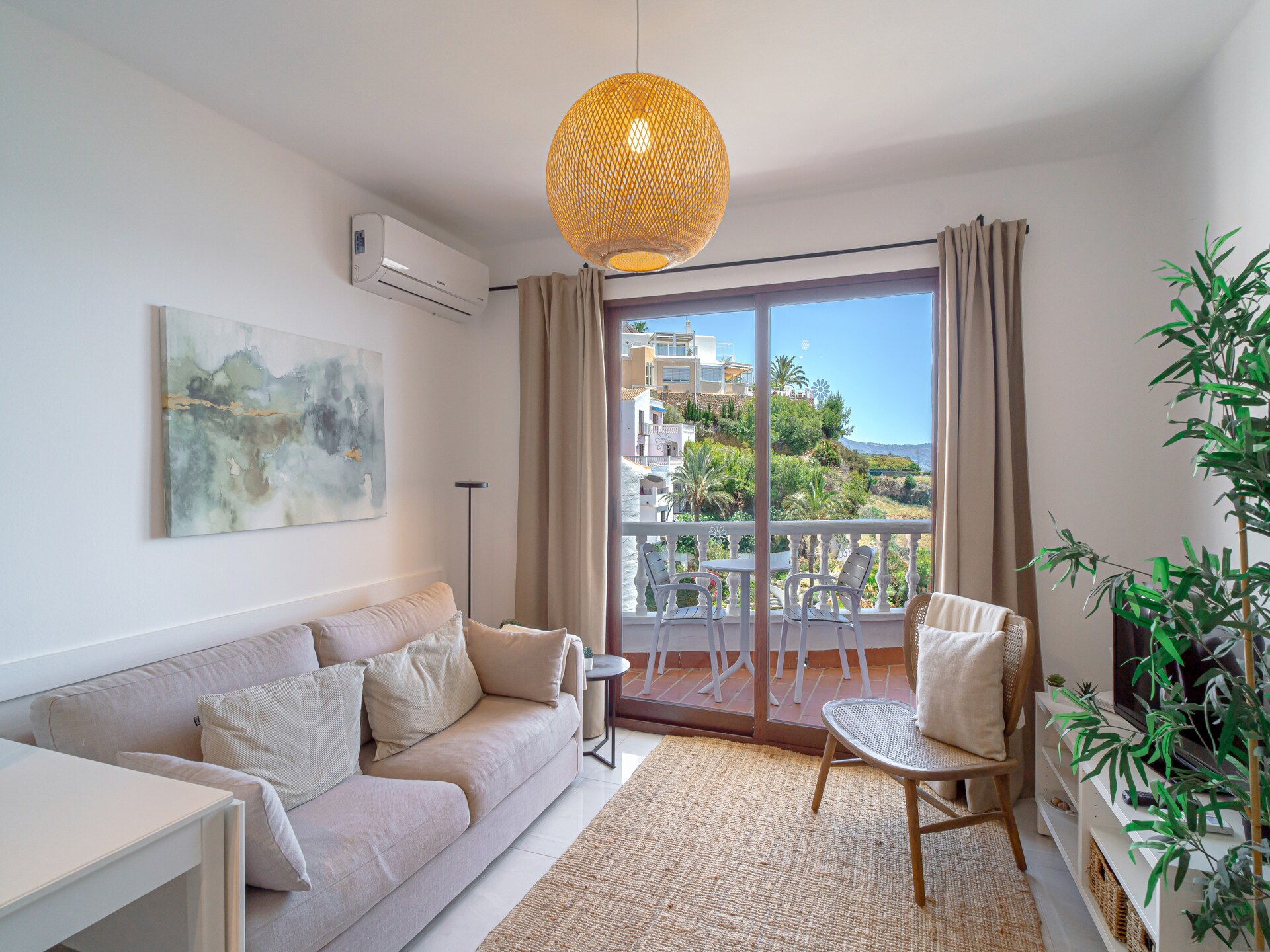 Knus appartement aan zee in Nerja met gedeeld zwembad op 200 meter van het strand - foto 19