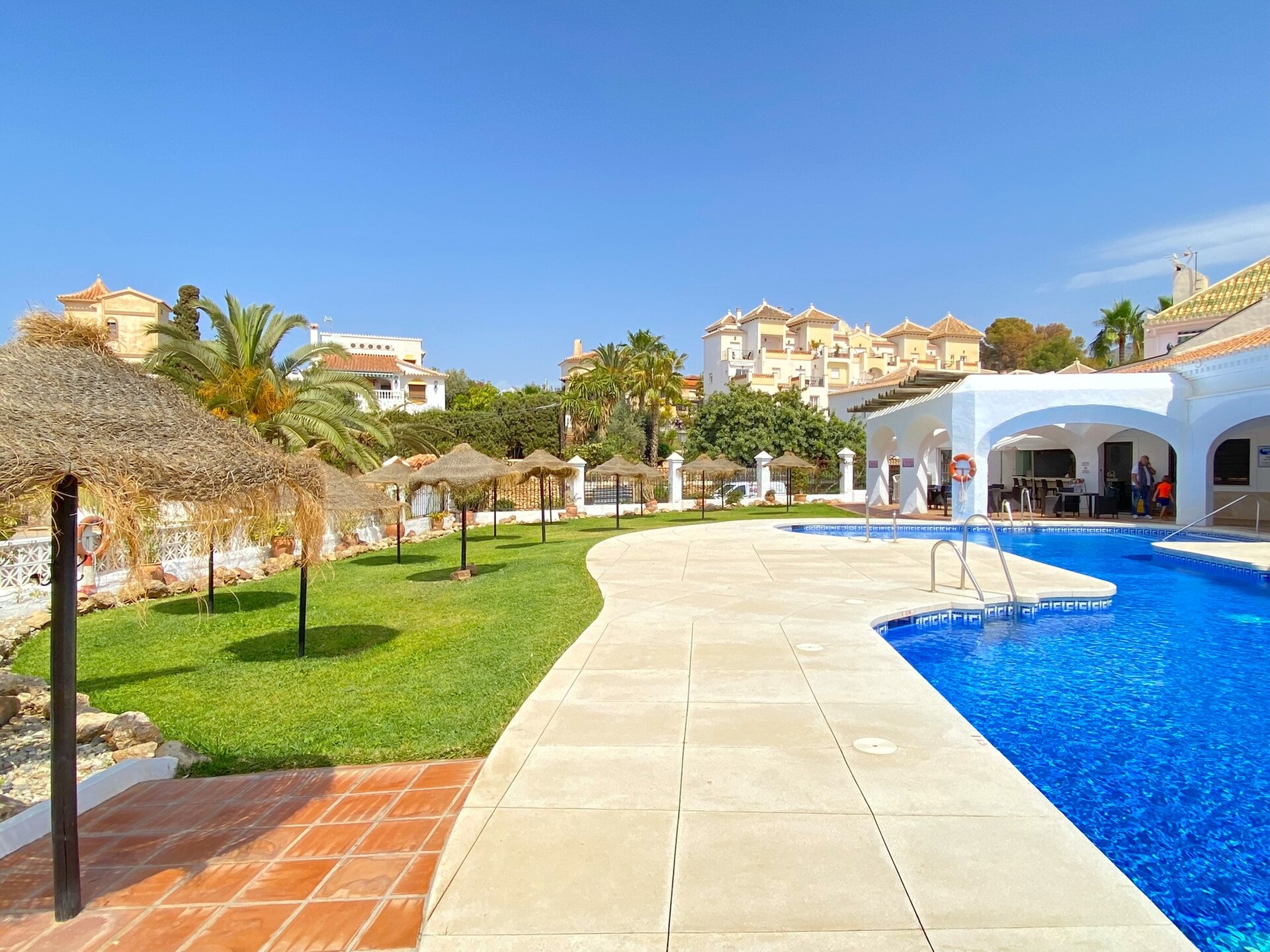 Knus appartement aan zee in Nerja met gedeeld zwembad op 200 meter van het strand - foto 14