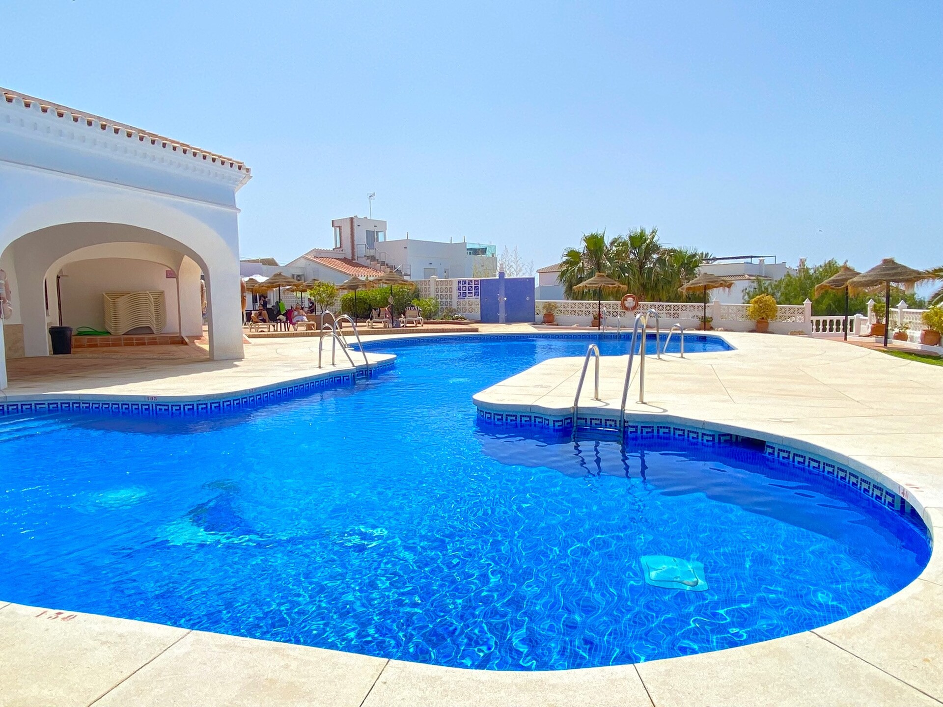 Knus appartement aan zee in Nerja met gedeeld zwembad op 200 meter van het strand - foto 13