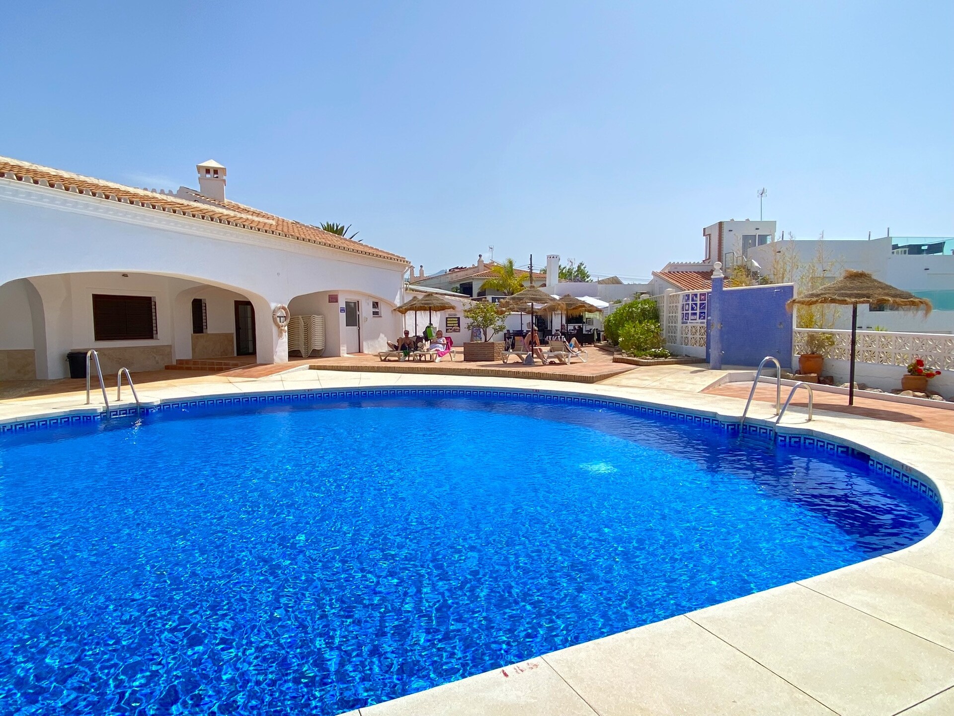 Knus appartement aan zee in Nerja met gedeeld zwembad op 200 meter van het strand - foto 11