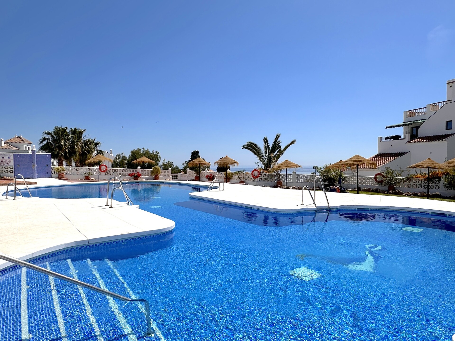 Knus appartement aan zee in Nerja met gedeeld zwembad op 200 meter van het strand - foto 2