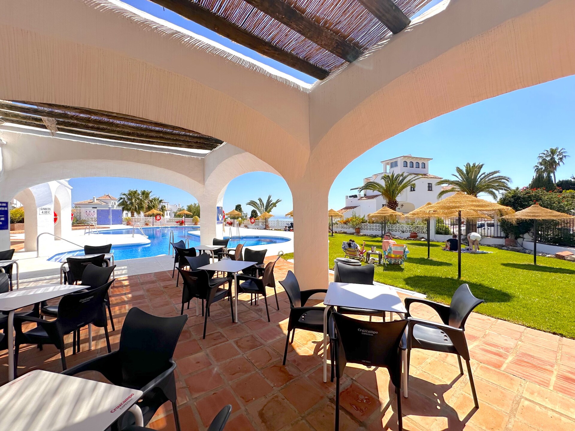 Knus appartement aan zee in Nerja met gedeeld zwembad op 200 meter van het strand - foto 16