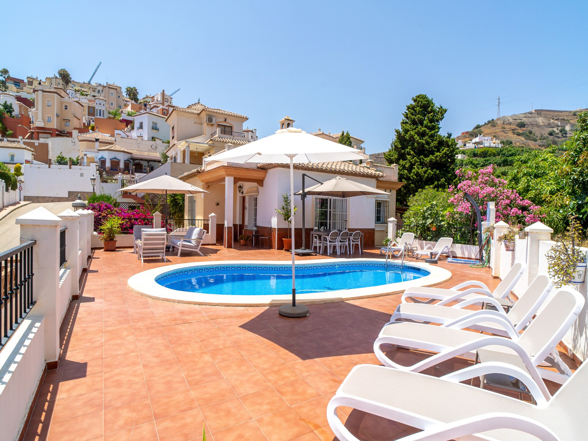 Op 500 m van het strand: Villa Tamango Hill Vistamar in Torrox Costa - foto 8