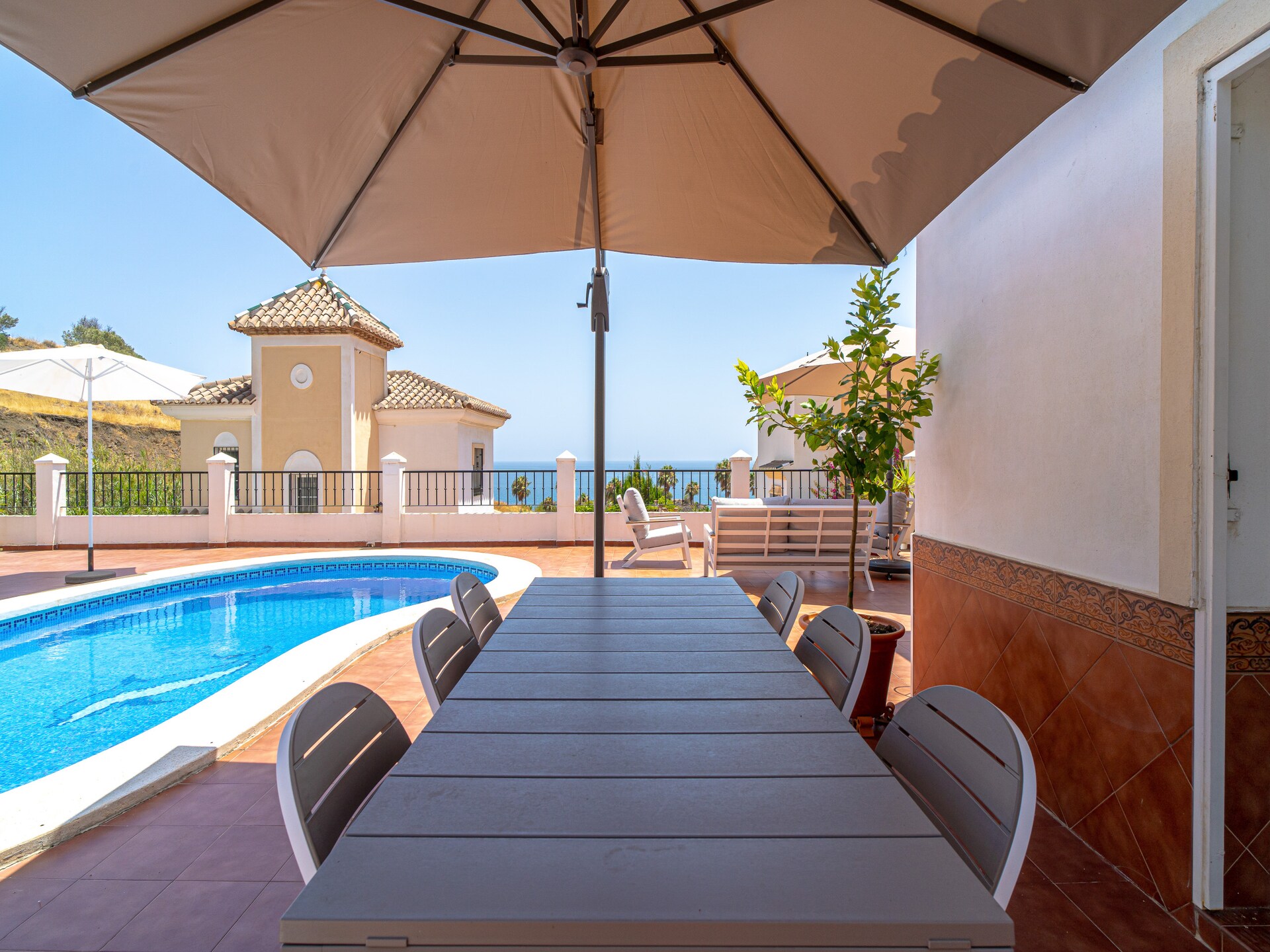 Op 500 m van het strand: Villa Tamango Hill Vistamar in Torrox Costa - foto 14