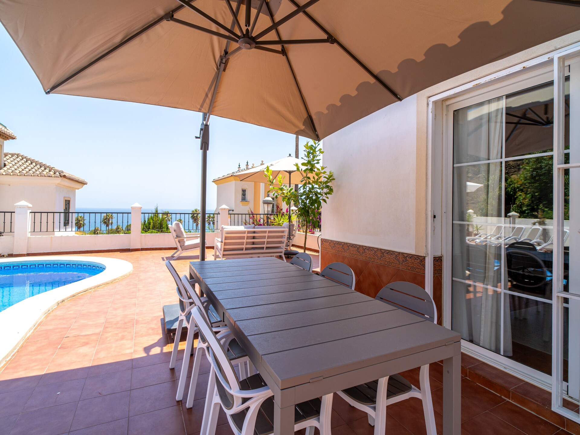 Op 500 m van het strand: Villa Tamango Hill Vistamar in Torrox Costa - foto 15