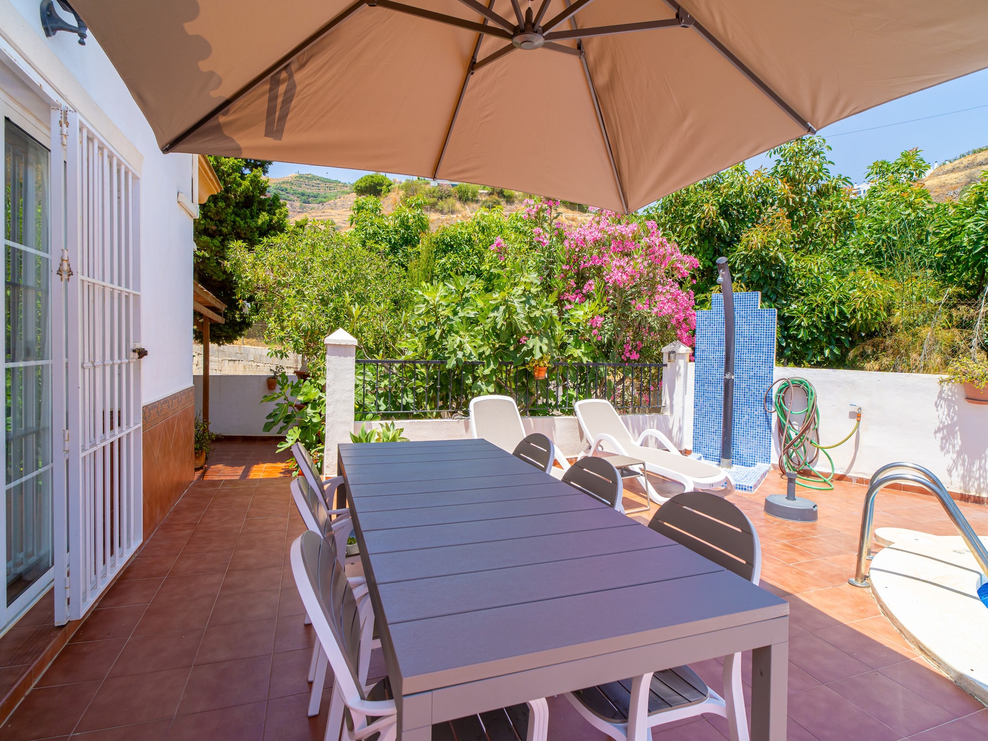 Op 500 m van het strand: Villa Tamango Hill Vistamar in Torrox Costa - foto 53