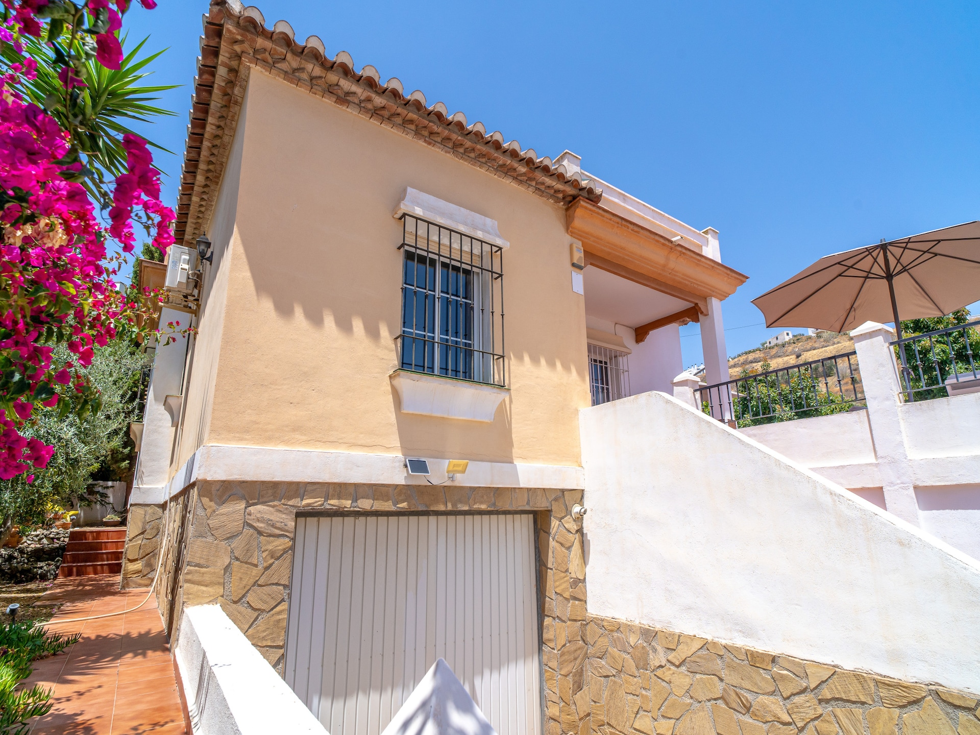 Op 500 m van het strand: Villa Tamango Hill Vistamar in Torrox Costa - foto 41