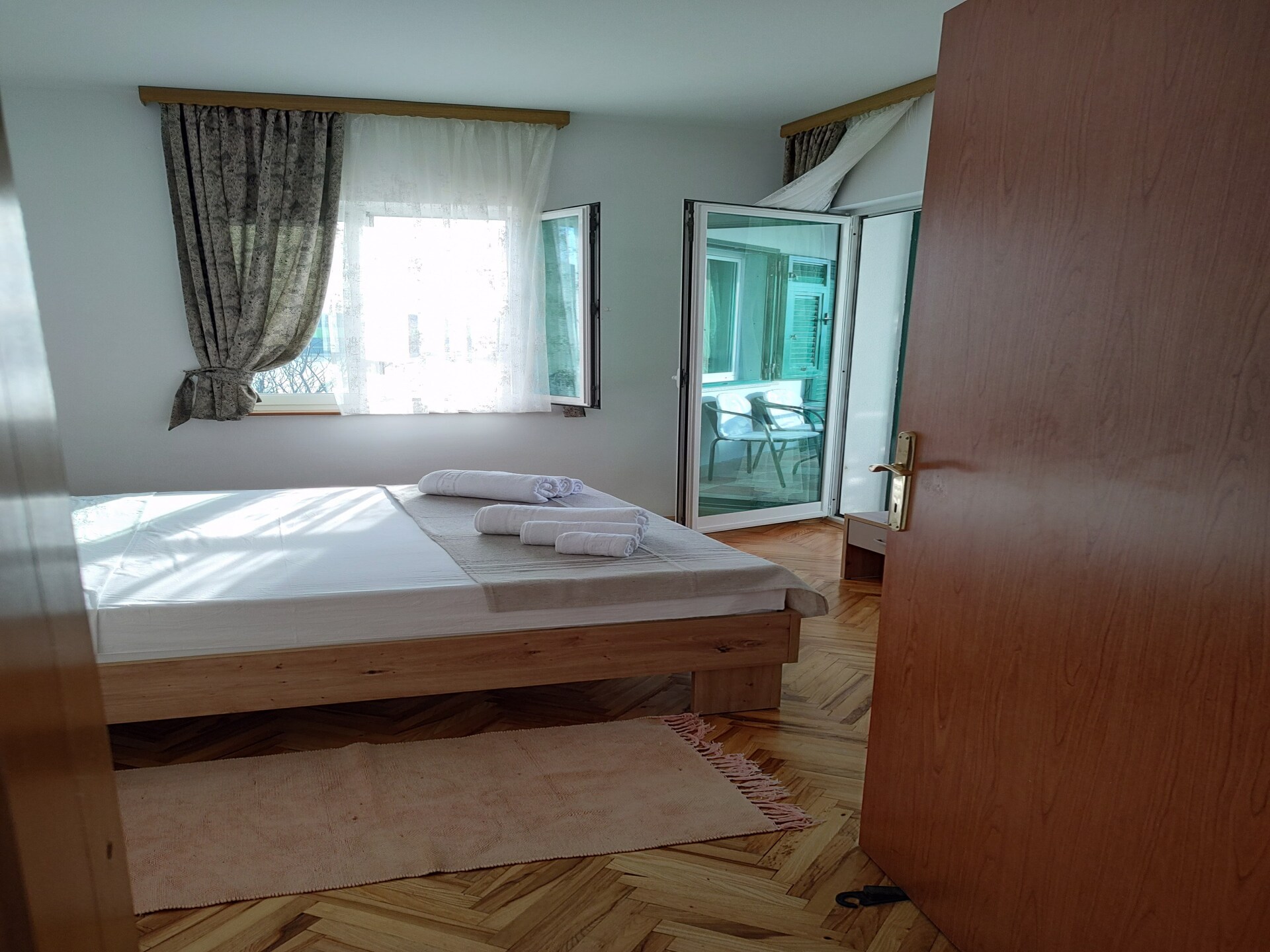Lemi Appartement: Ruim 3-slaapkamer verblijf met tuin op 270m van zee - foto 13