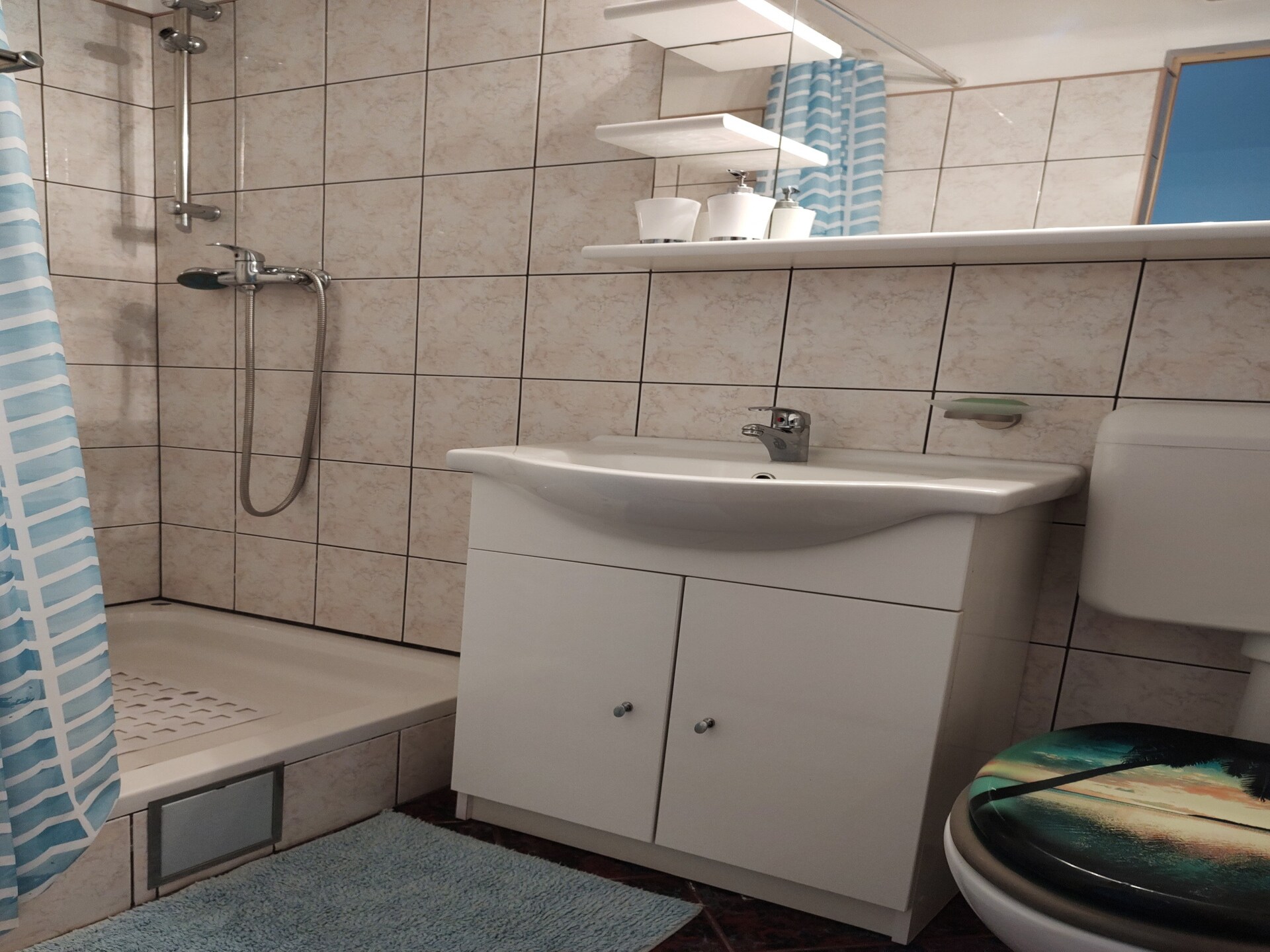 Lemi Appartement: Ruim 3-slaapkamer verblijf met tuin op 270m van zee - foto 17