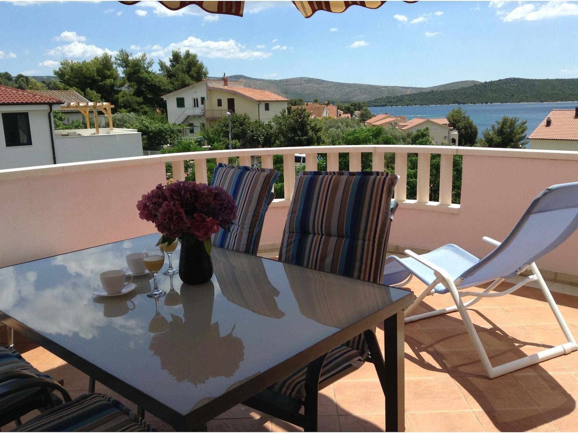 Aan het strand: Ruim appartement voor 5 personen in Žaborić - foto 4