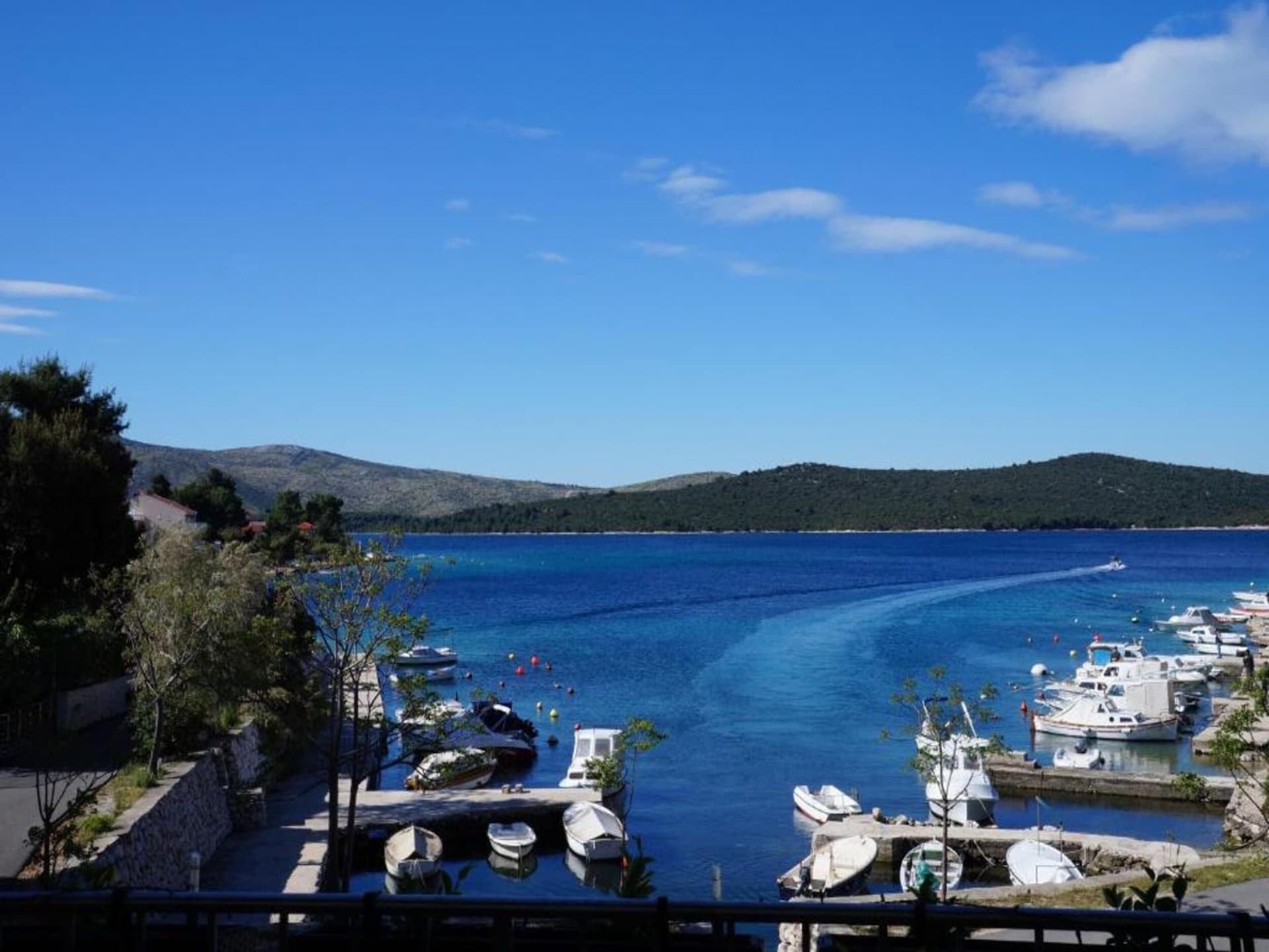 Aan het strand: Ruim appartement voor 5 personen in Žaborić - foto 10