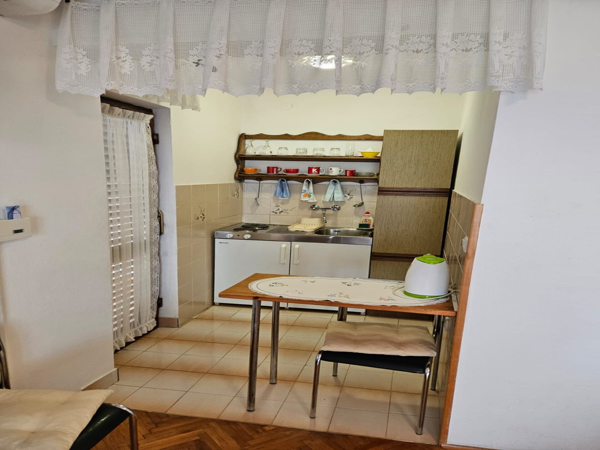 Op 1 km van het centrum: gezellig studio-appartement in Tribunj - foto 2
