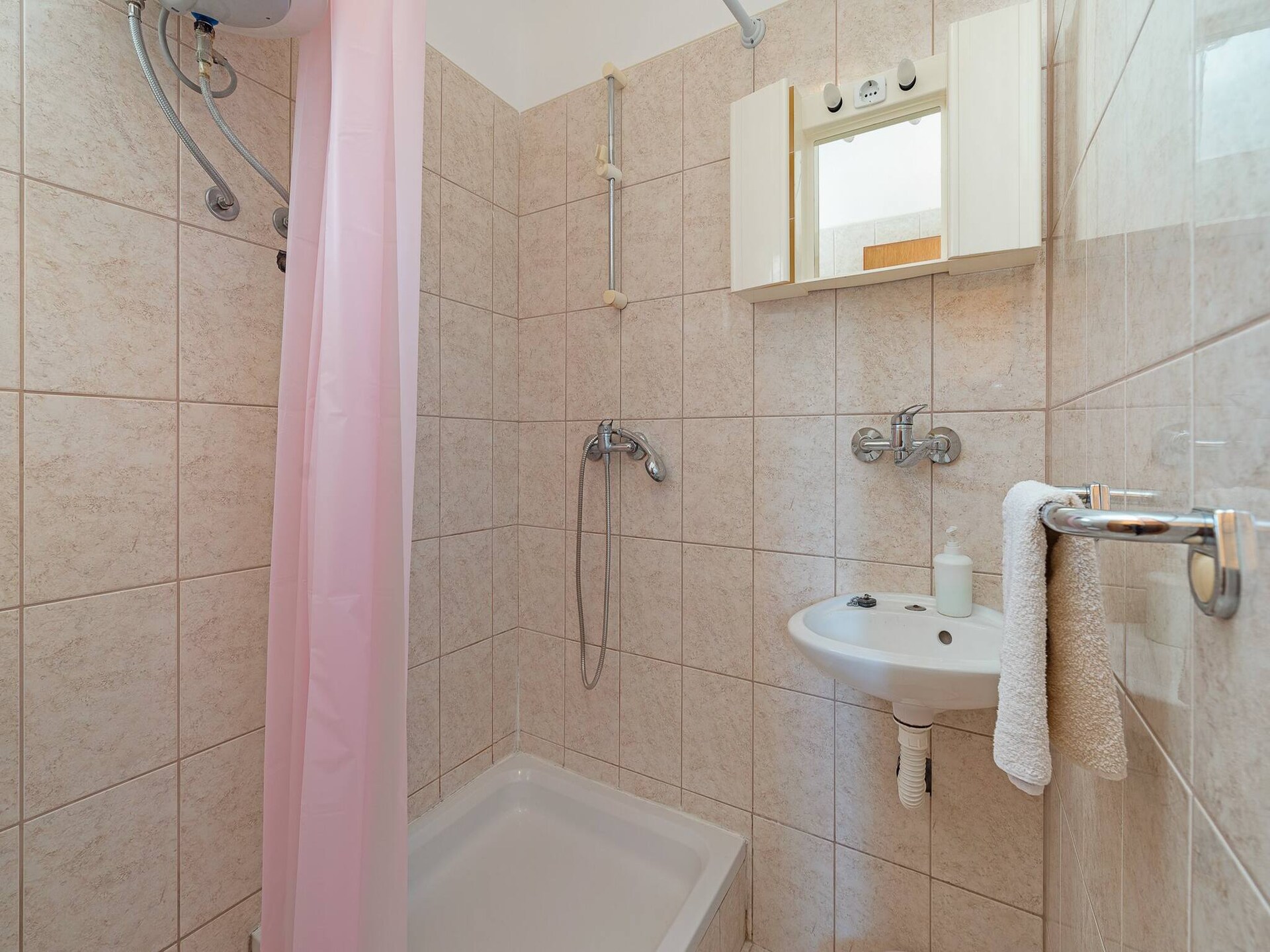 2-persoons studio-appartement in Šibenik-Brodarica nabij het strand - foto 8
