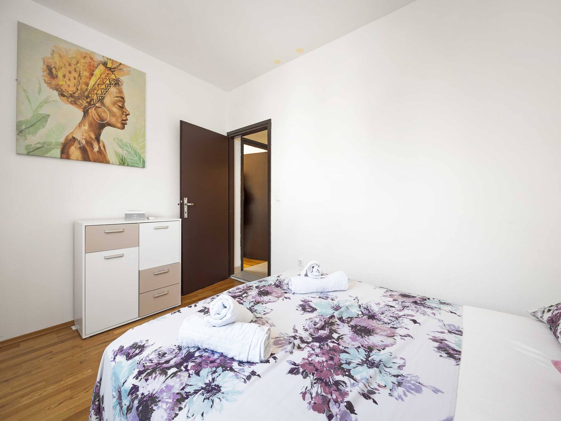 Ruim appartement voor 8 bij zee met tuin, BBQ en zeezicht in Brodarica - foto 11
