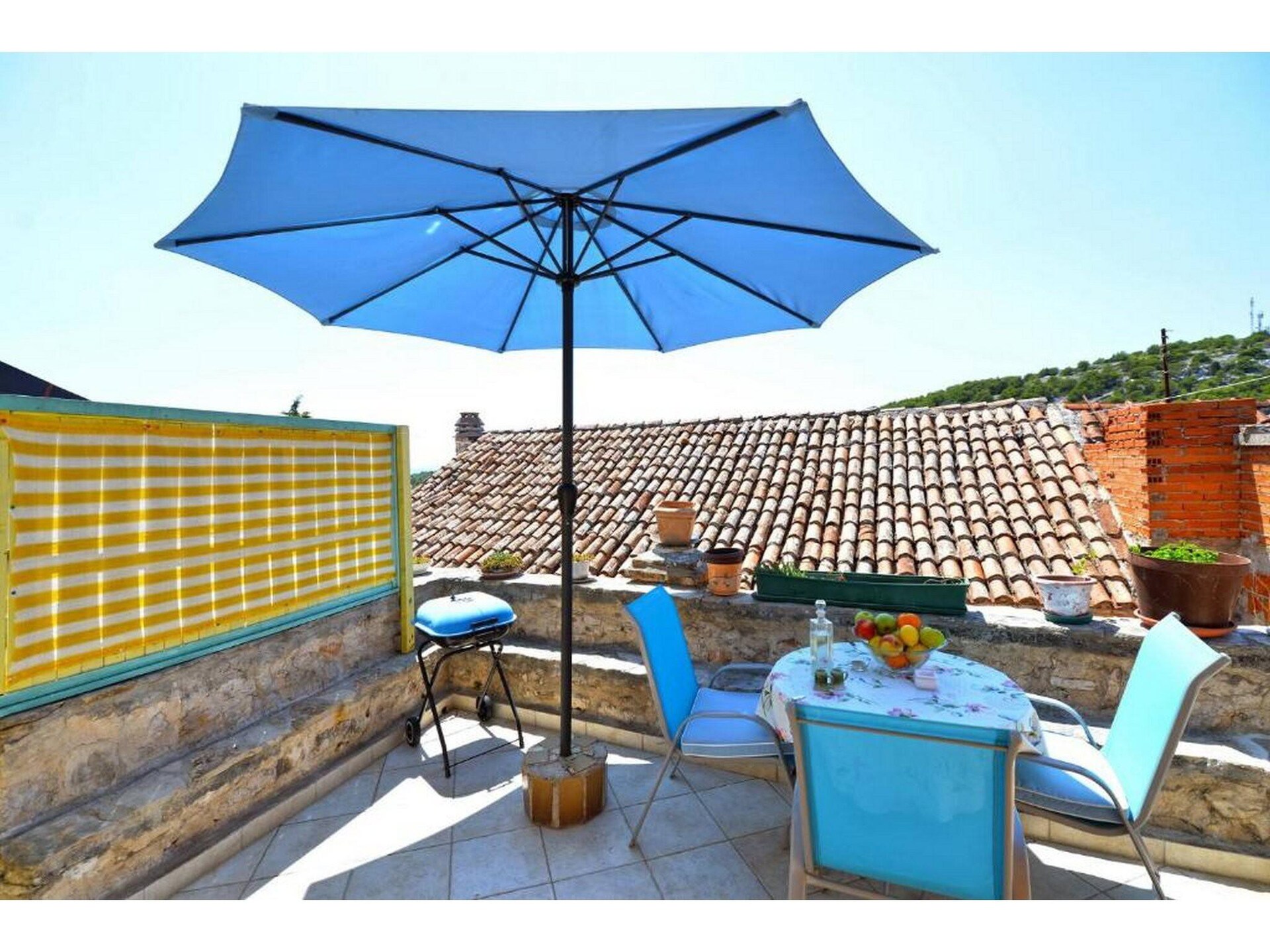 Op 850 m van het strand: Comfortabel appartement in Murter - foto 4