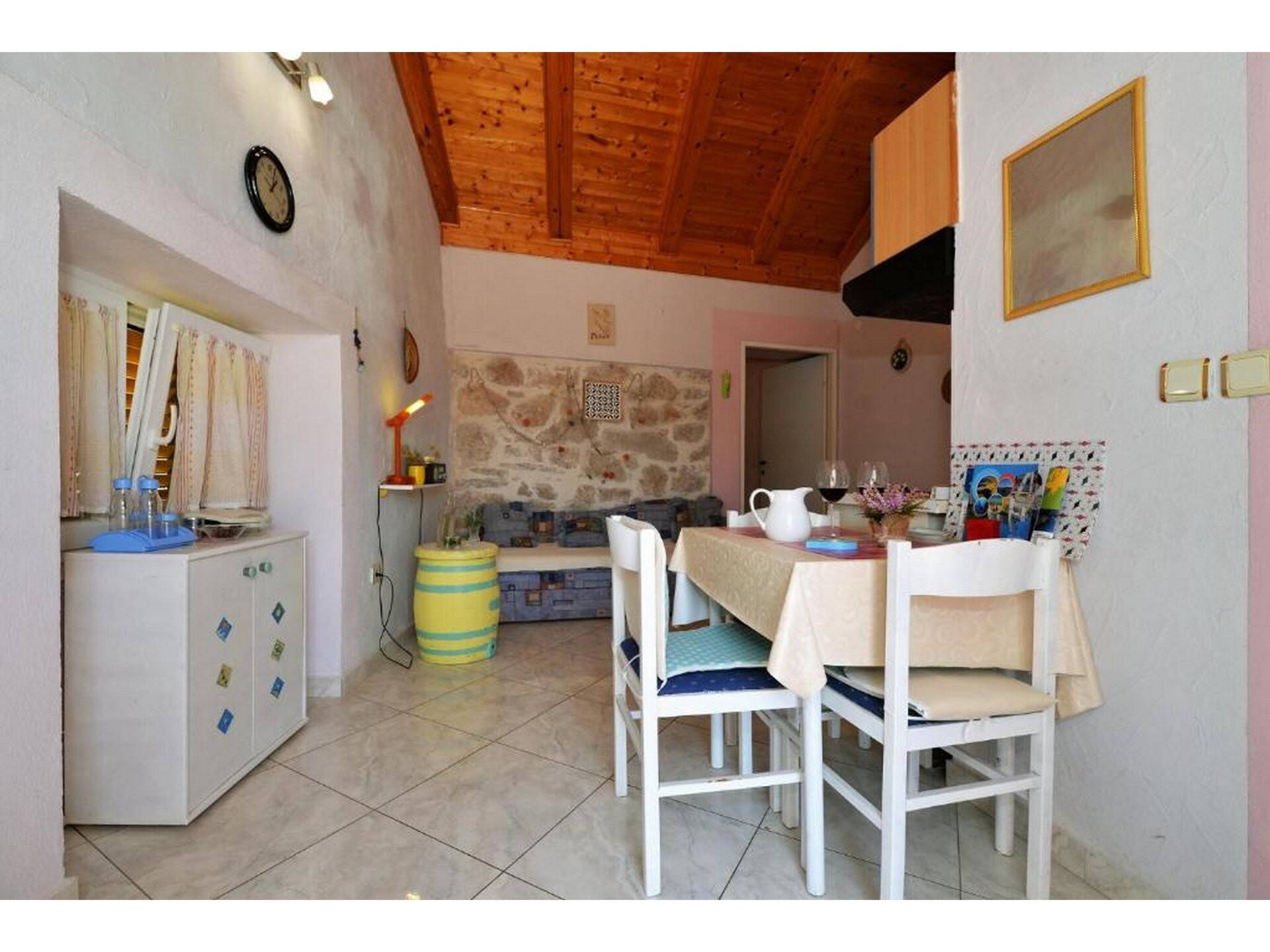 Op 850 m van het strand: Comfortabel appartement in Murter - foto 2