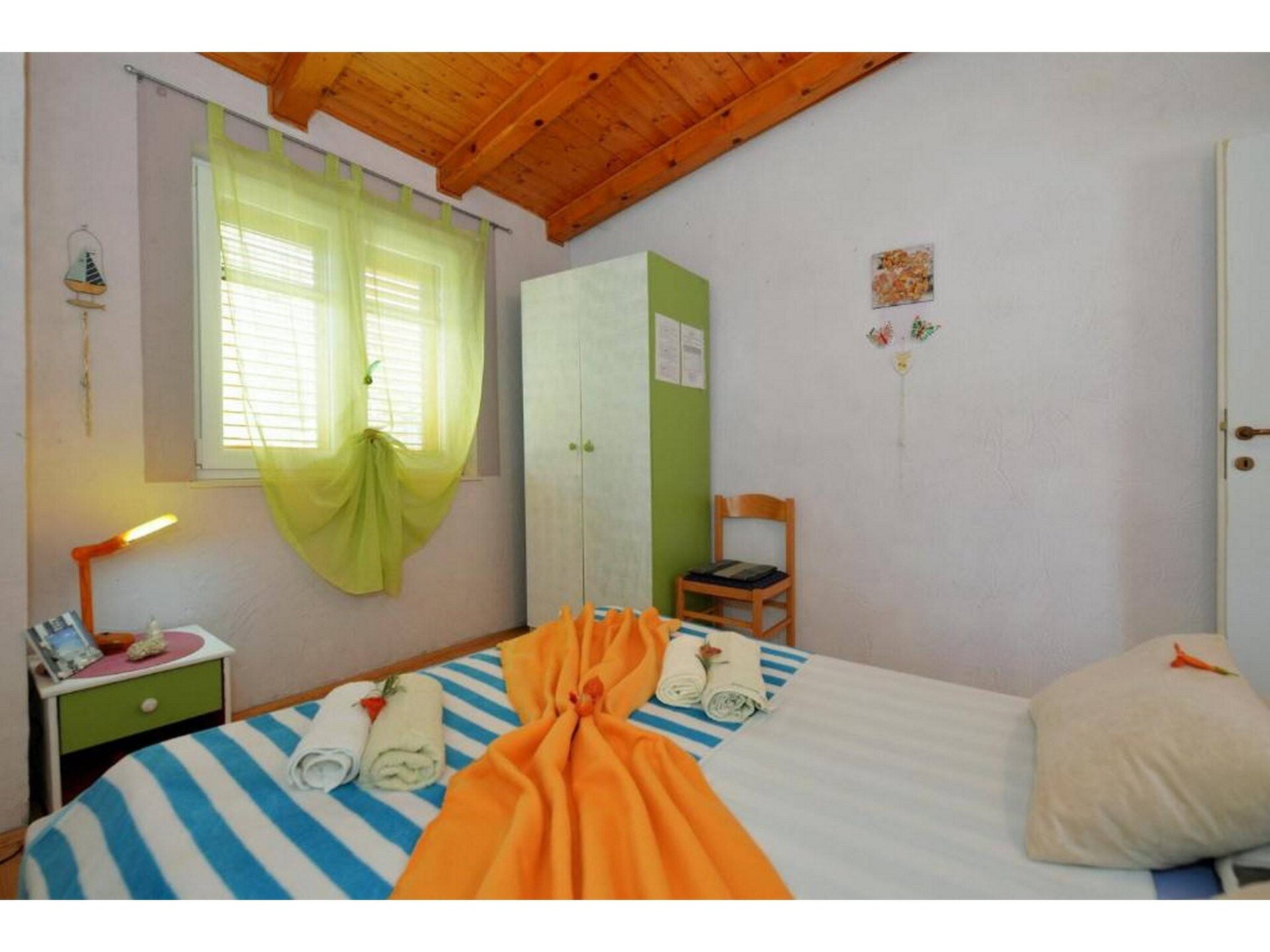 Op 850 m van het strand: Comfortabel appartement in Murter - foto 7