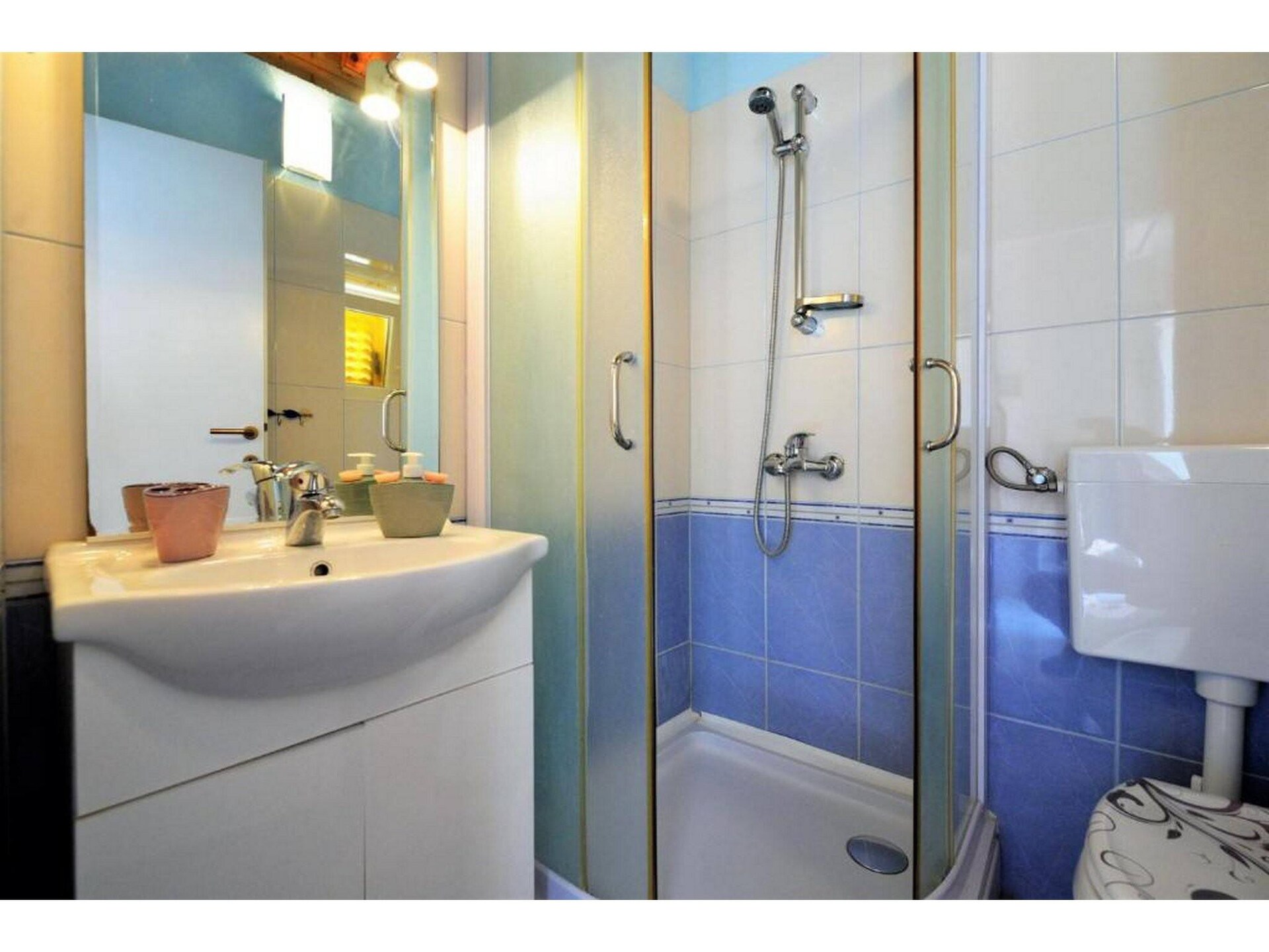 Op 850 m van het strand: Comfortabel appartement in Murter - foto 8