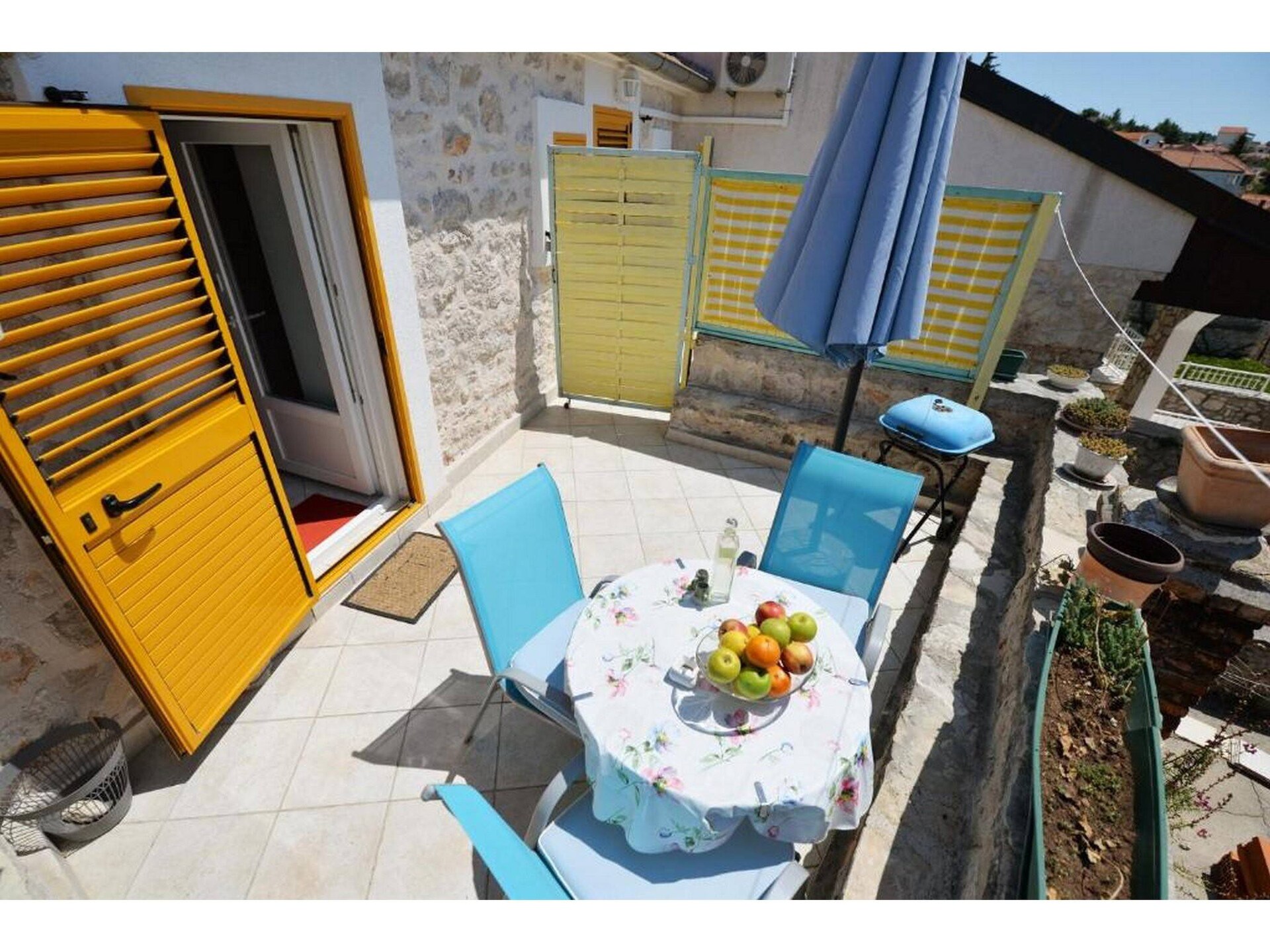 Op 850 m van het strand: Comfortabel appartement in Murter - foto 9