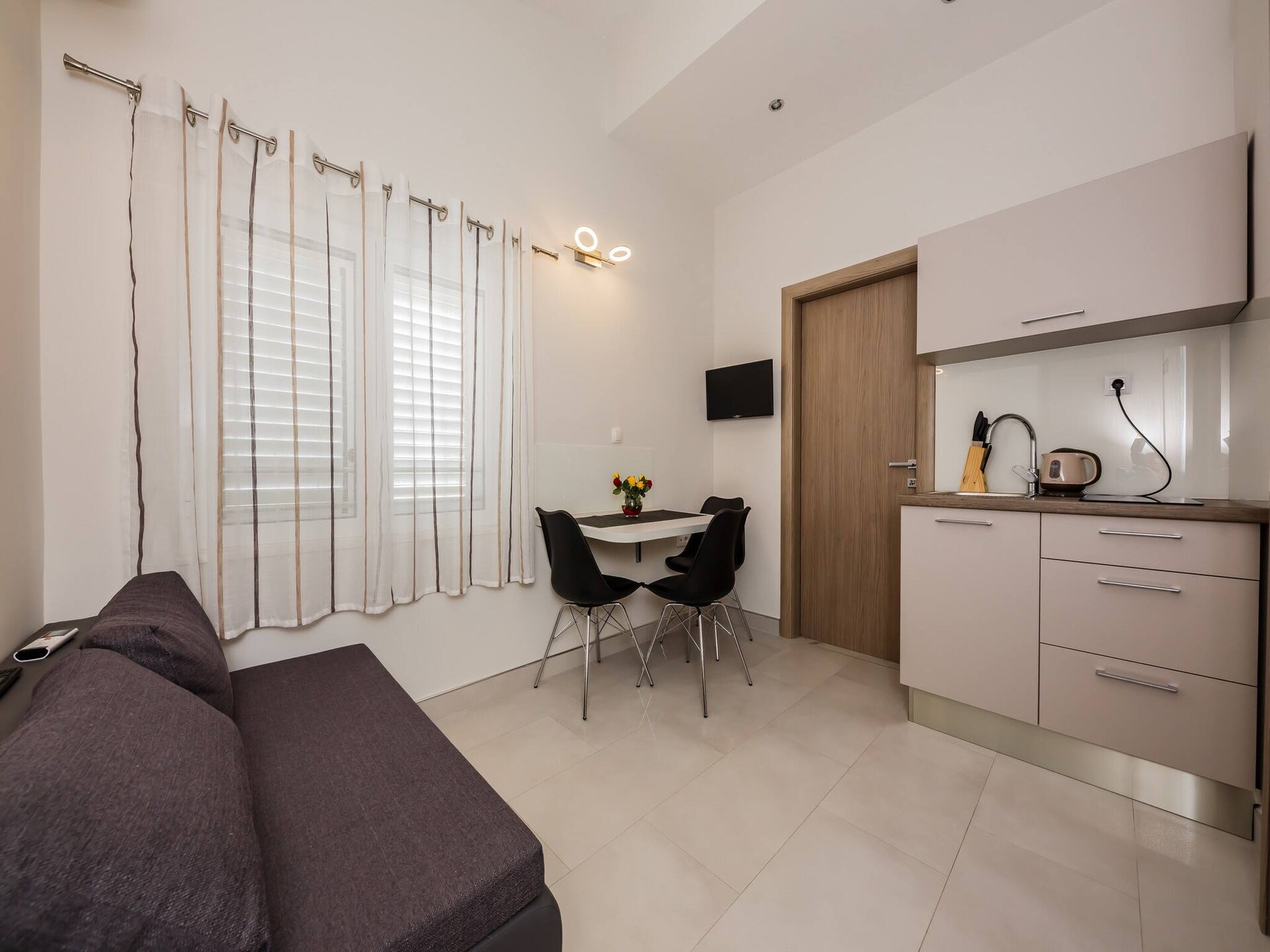 Aan het strand: Charmant appartement in Šibenik-Brodarica - foto 8