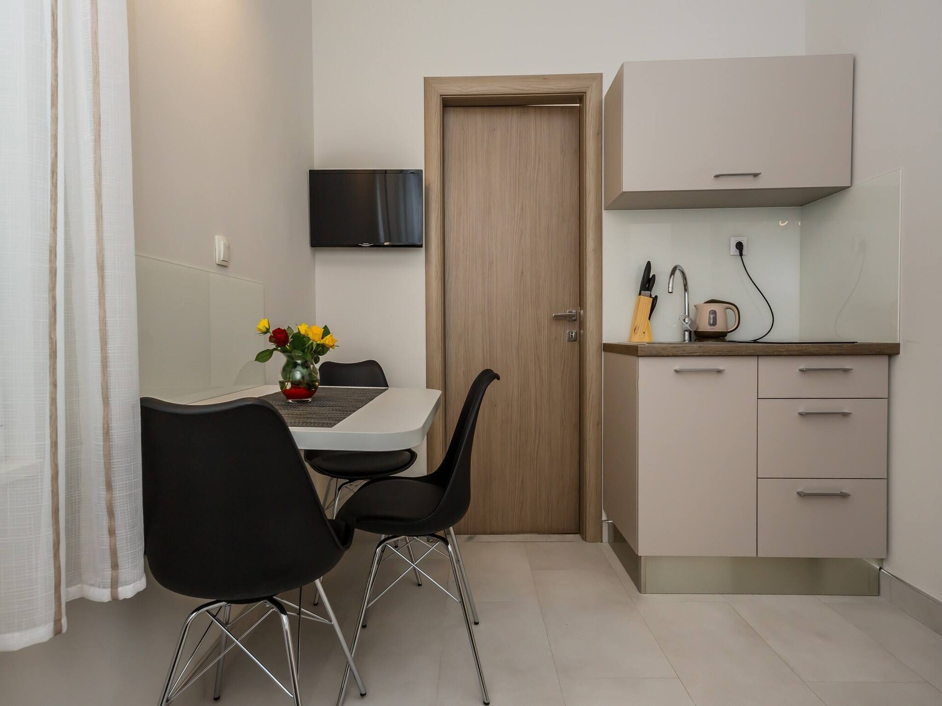 Aan het strand: Charmant appartement in Šibenik-Brodarica - foto 2
