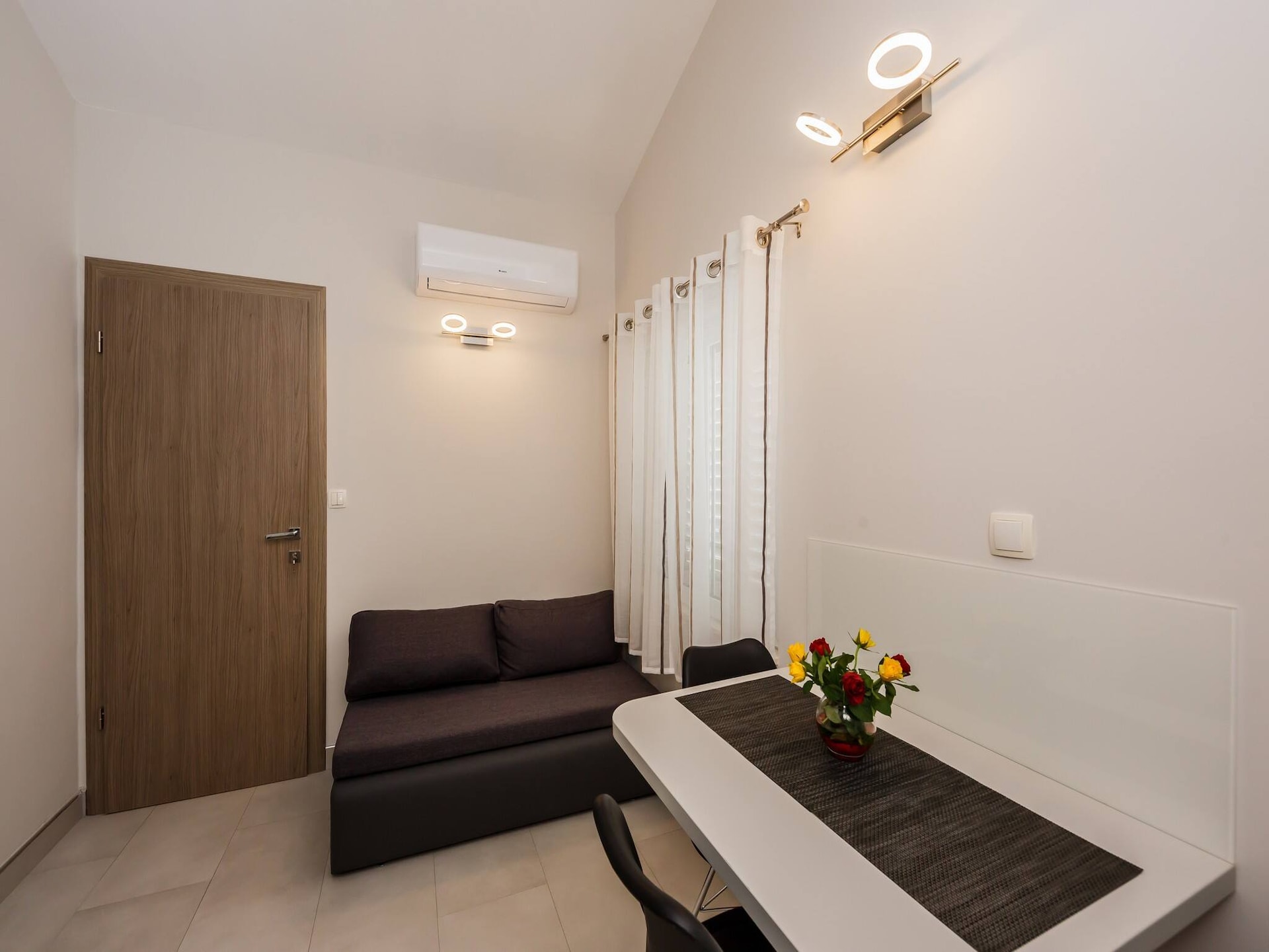 Aan het strand: Charmant appartement in Šibenik-Brodarica - foto 7