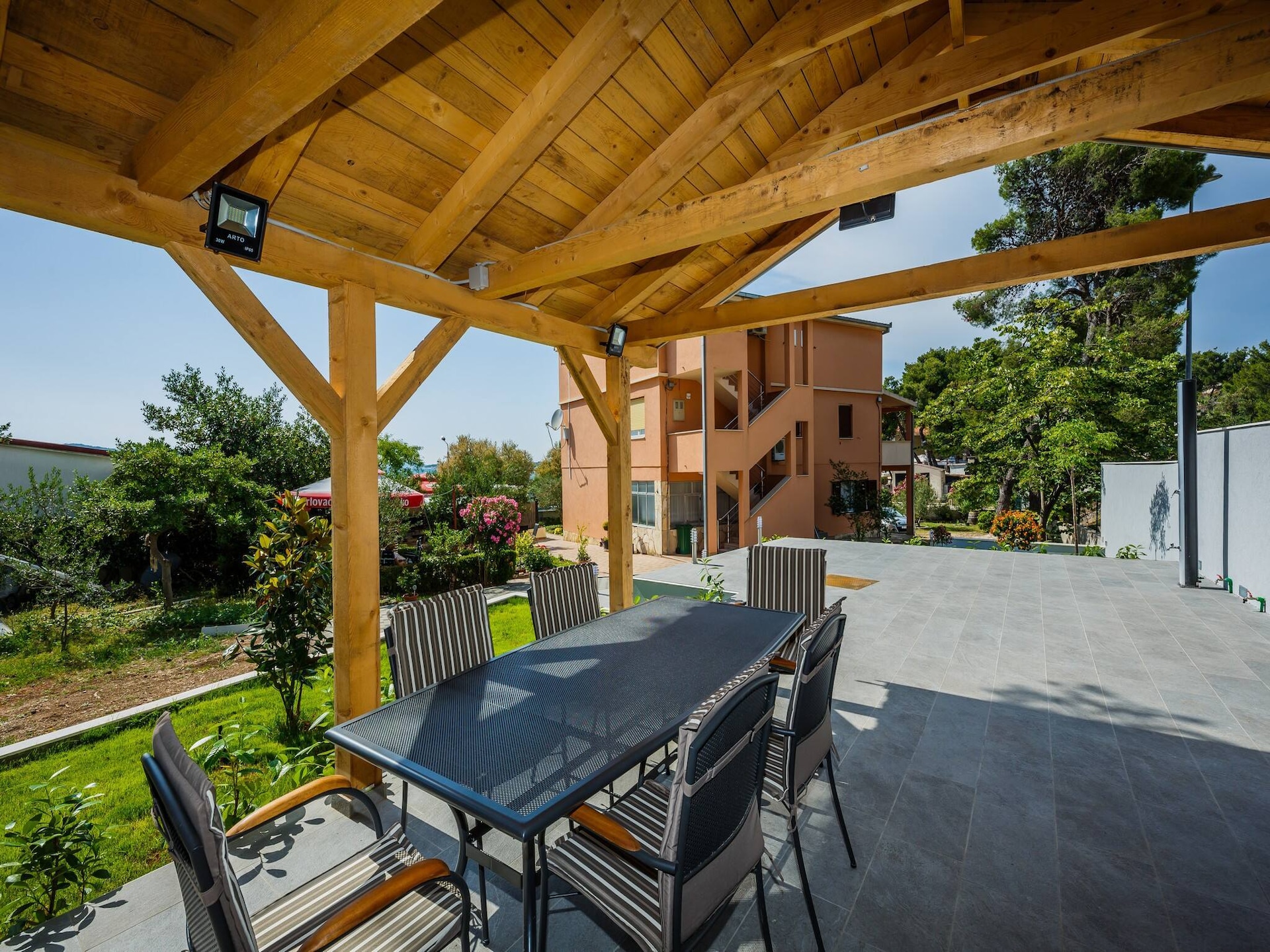 Aan het strand: Charmant appartement in Šibenik-Brodarica - foto 16
