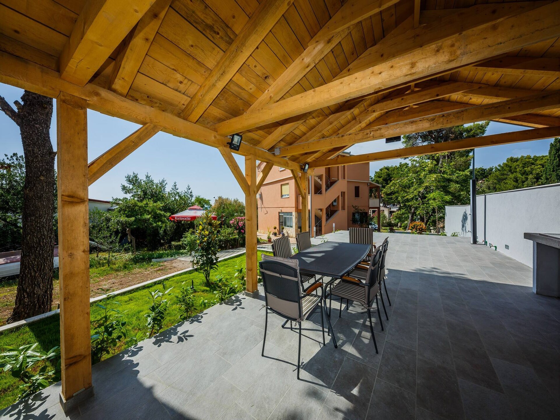 Aan het strand: Charmant appartement in Šibenik-Brodarica - foto 4